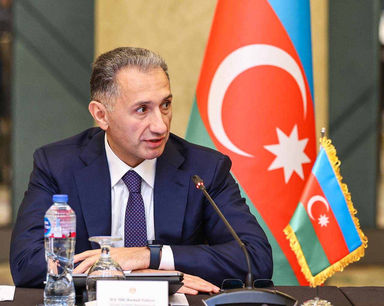 رشاد نييف وزير التنمية الرقمية والنقل الأذري