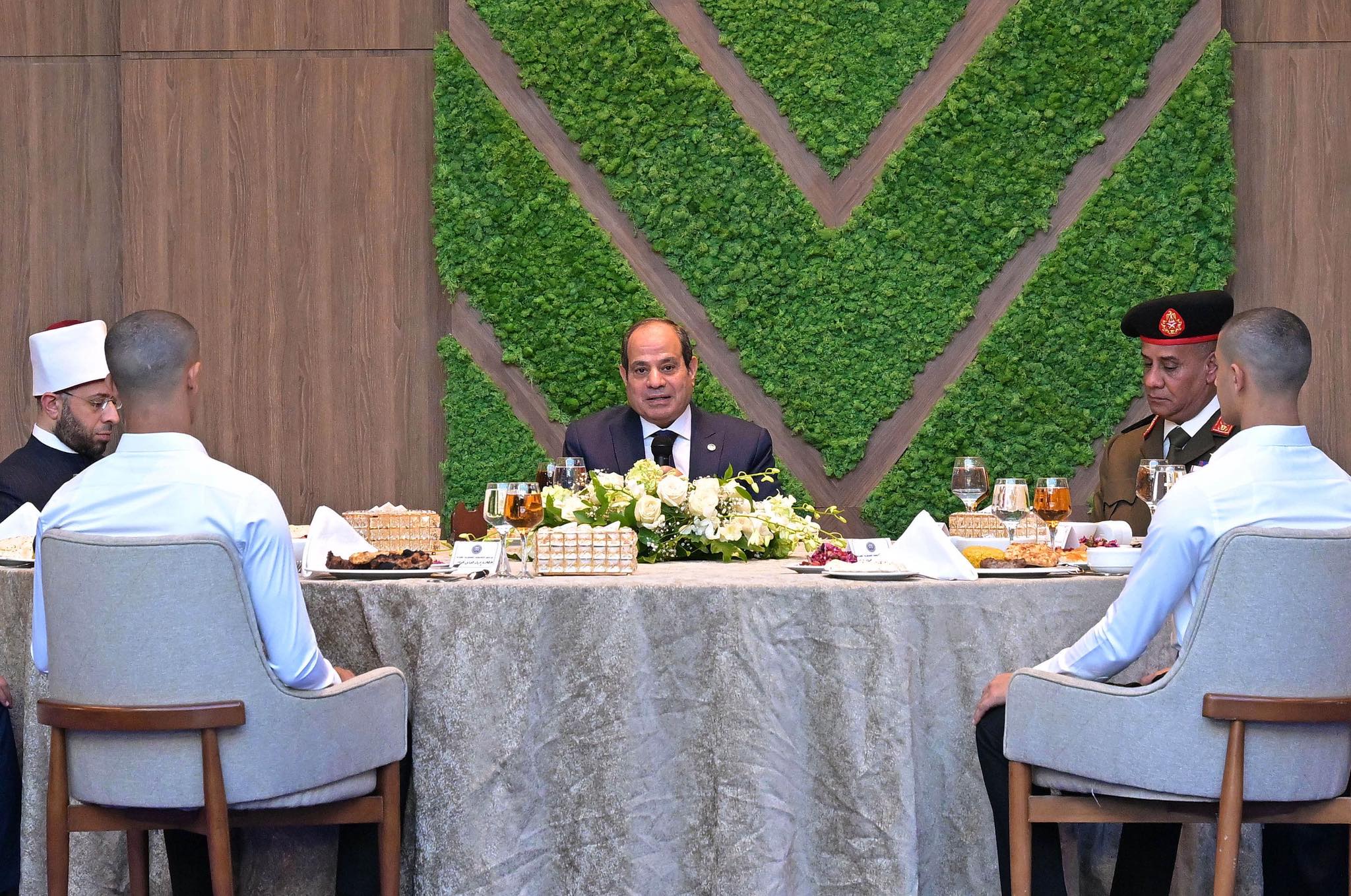 السيسي يشهد اختبارات كشف الهيئة للطلبة المتقدمين للأكاديمية العسكرية