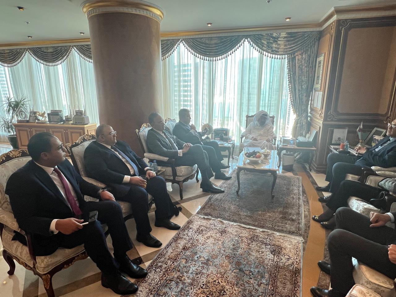 رئيس هيئة الاستثمار يلتقي رئيس رابطة رجال الأعمال القطريين