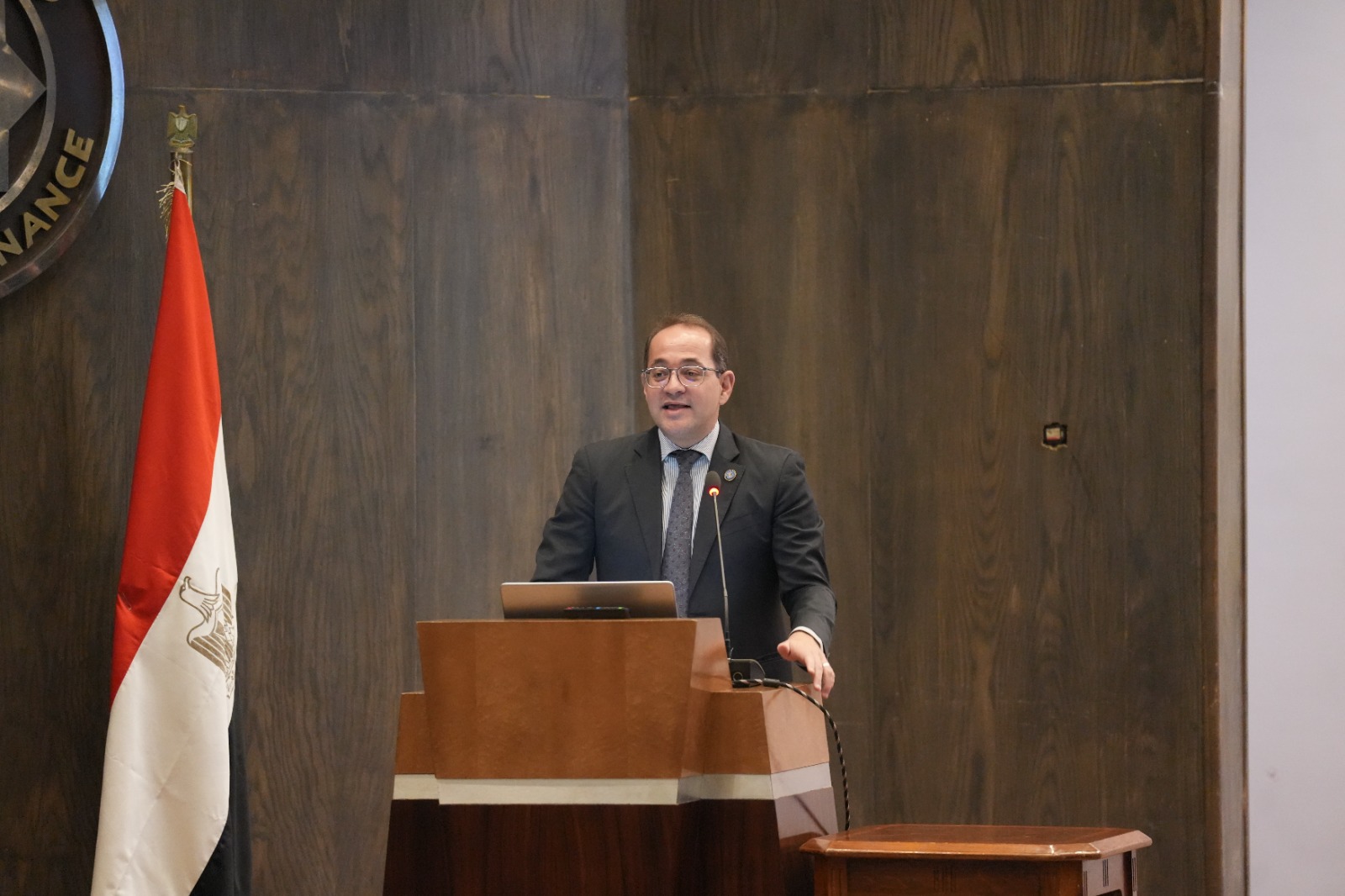 وزير المالية فى حوار مفتوح مع خريجي مبادرات إعداد الكوادر البشرية من العاملين بوزارة المالية