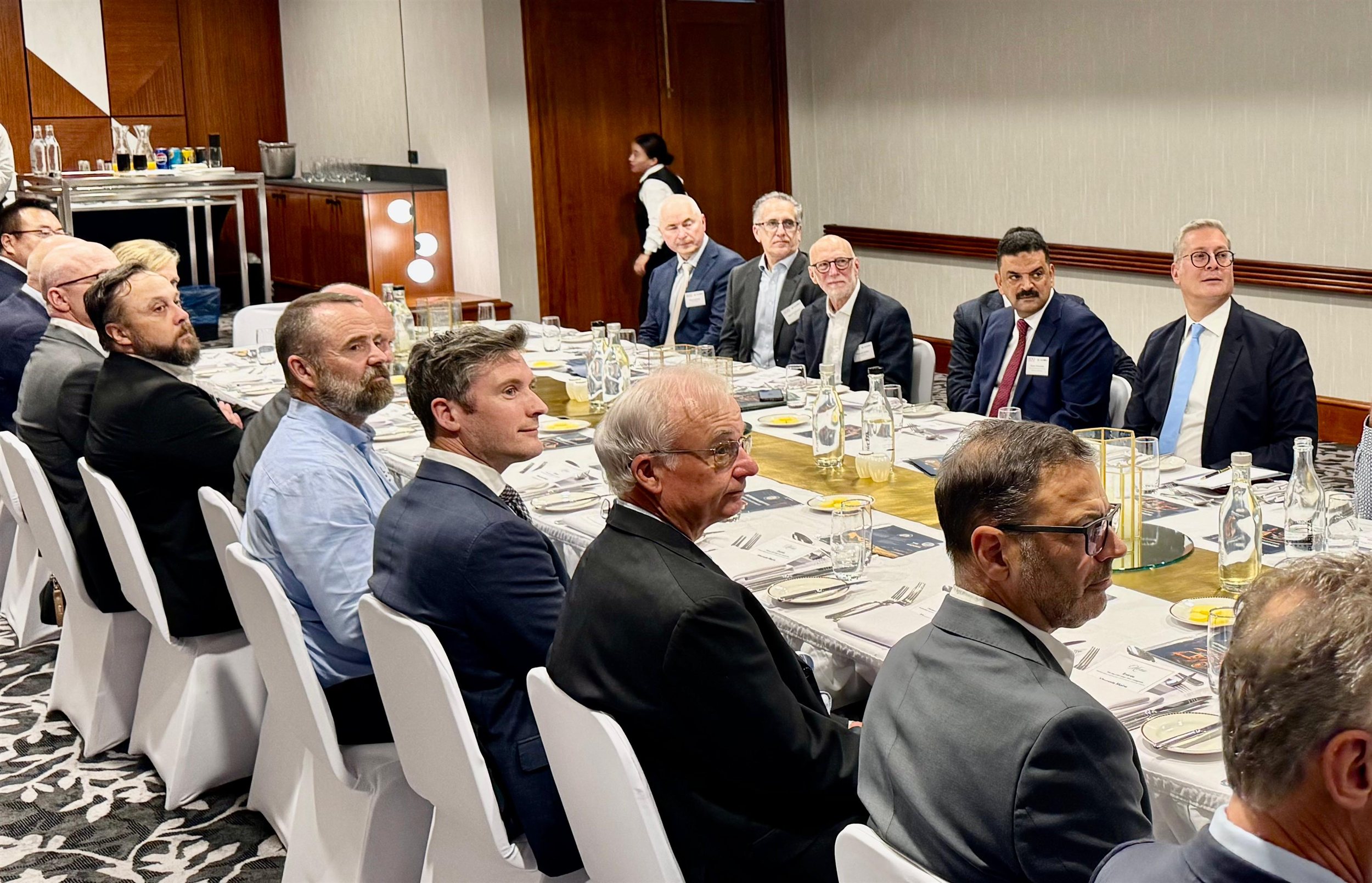 وزير البترول يعقد لقاءً موسعاً مع شركات التعدين الأسترالية