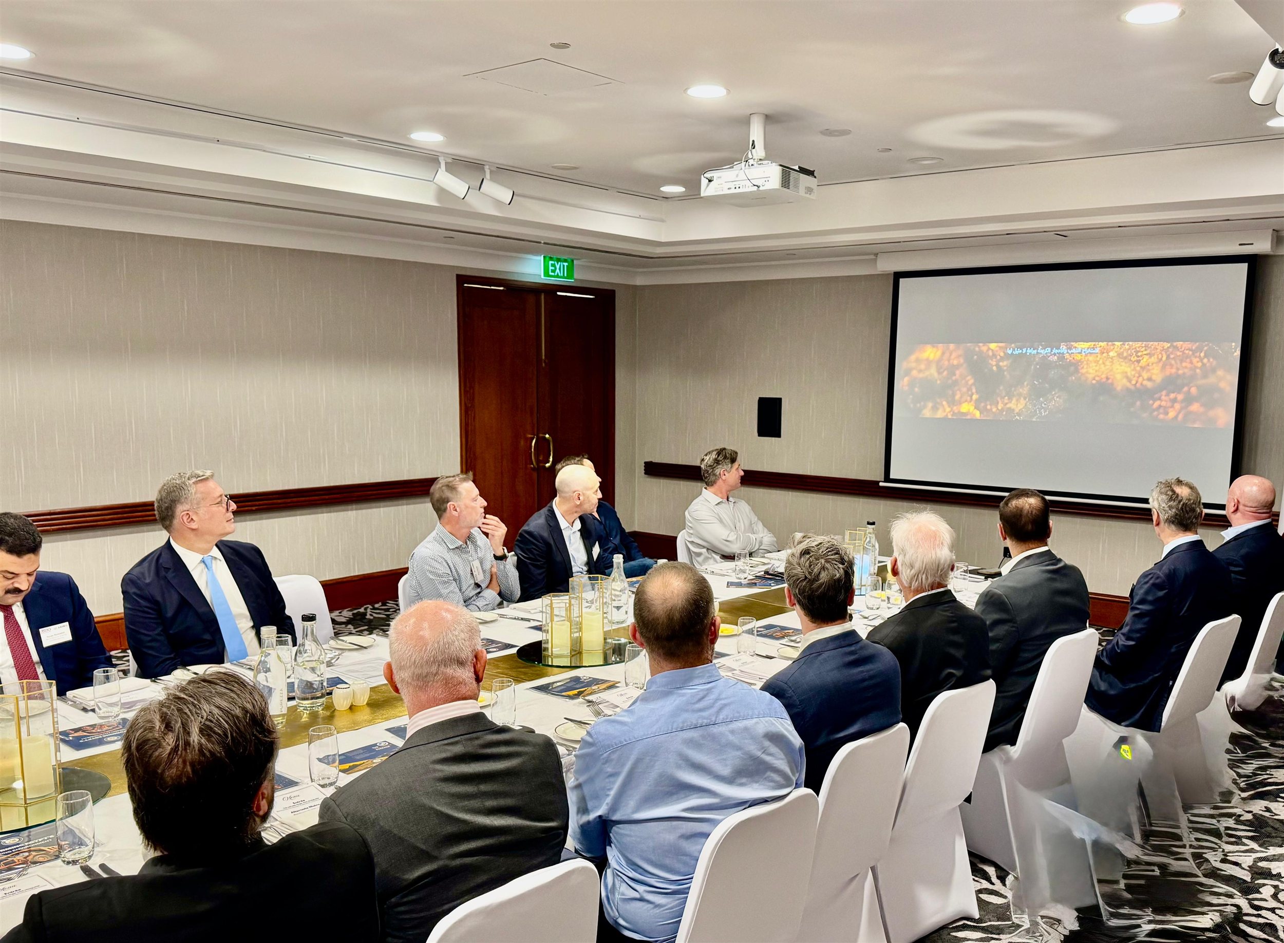 وزير البترول يعقد لقاءً موسعاً مع شركات التعدين الأسترالية