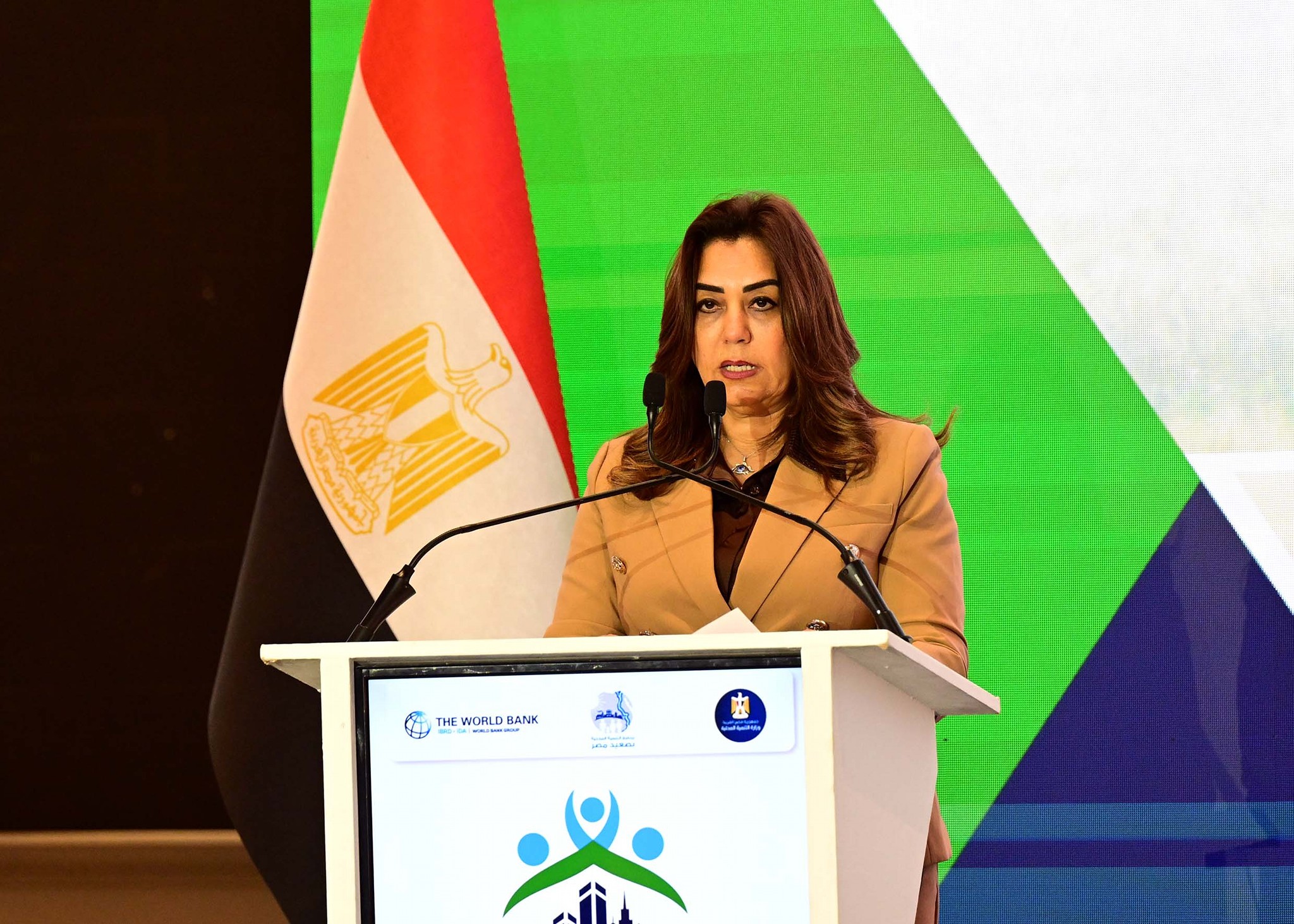 الدكتورة منال عوض وزيرة التنمية المحلية القائم بأعمال وزير البيئة