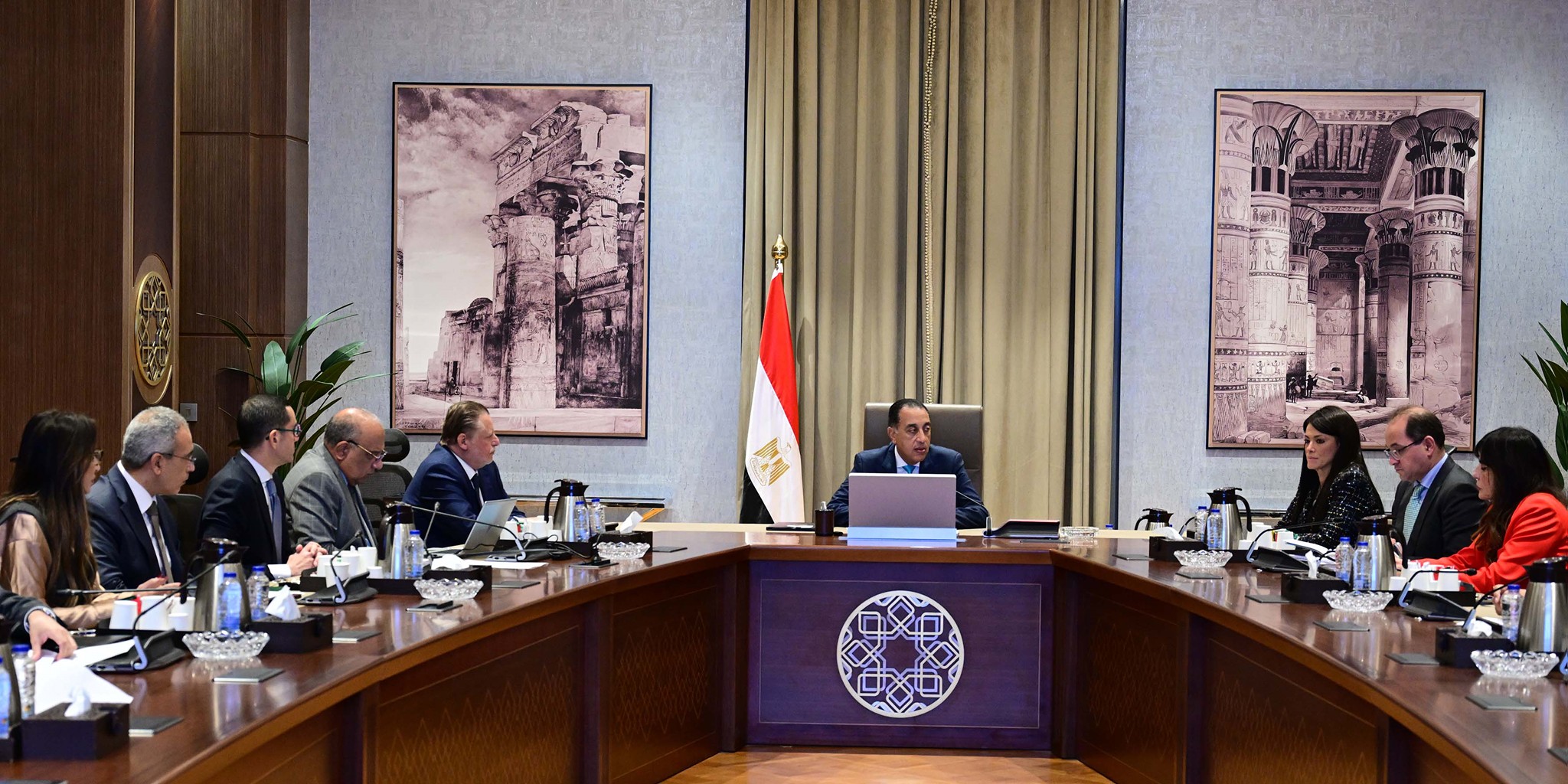 رئيس الوزراء يُتابع الموقف التنفيذي لمشروعات الطاقة الجديدة 