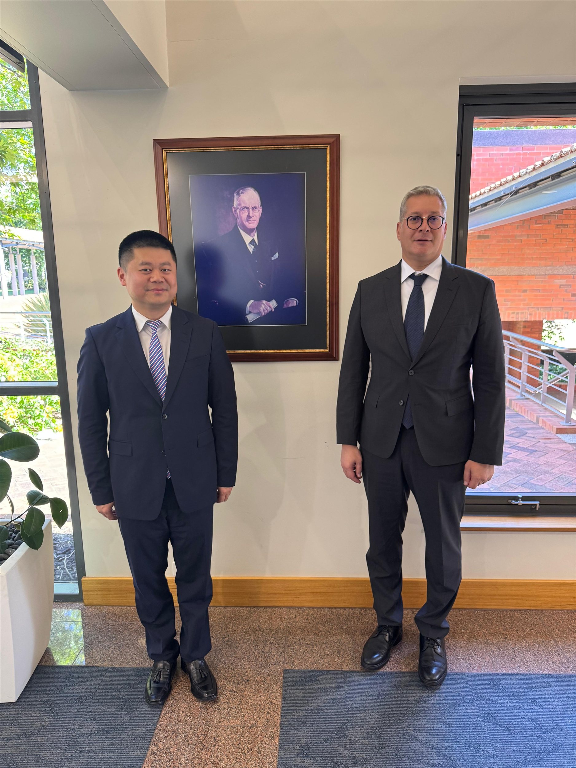 توقيع خطاب نوايا بين هيئة الثروة المعدنية وجامعة كيرتن الأسترالية 