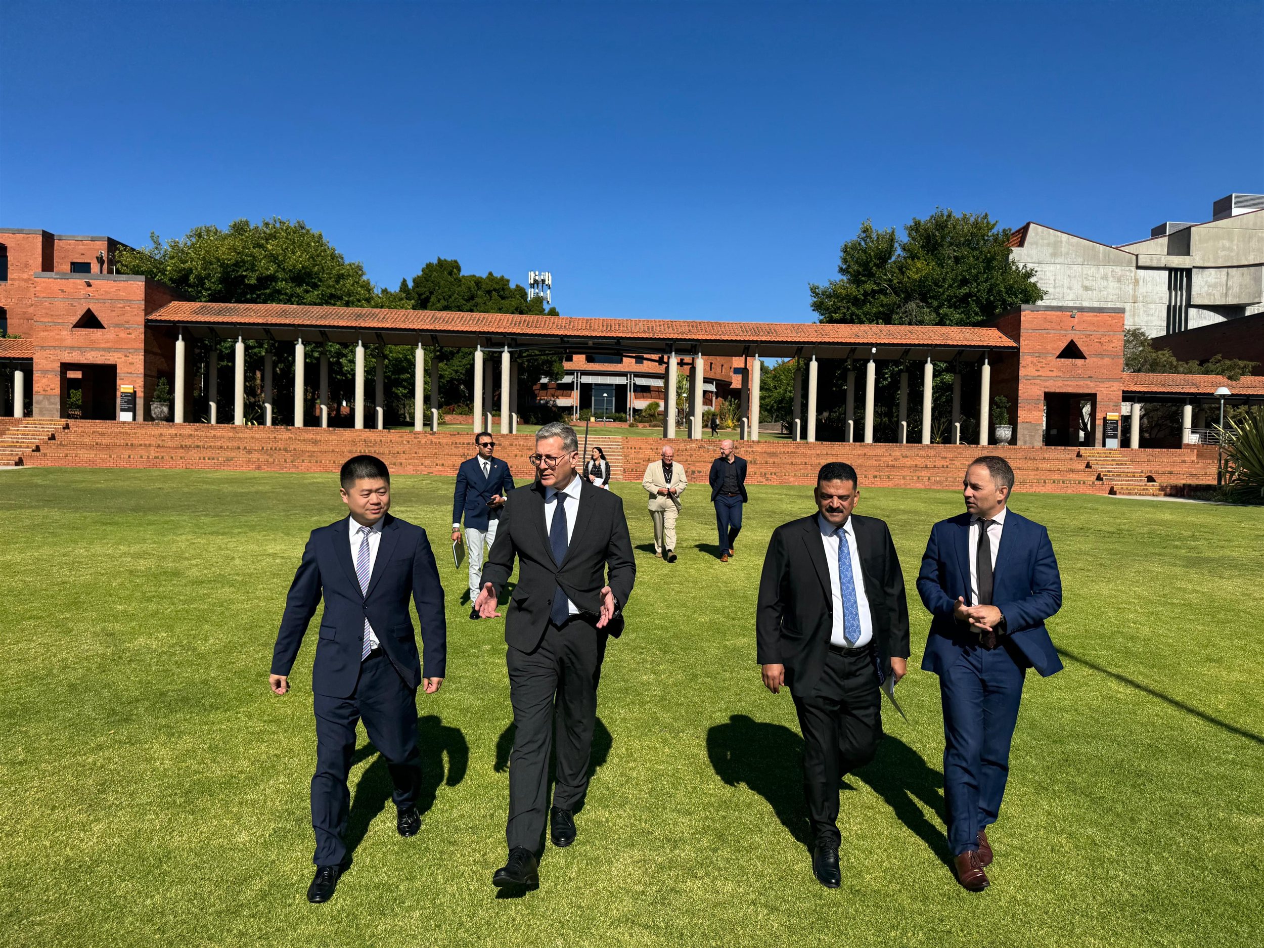 توقيع خطاب نوايا بين هيئة الثروة المعدنية وجامعة كيرتن الأسترالية 