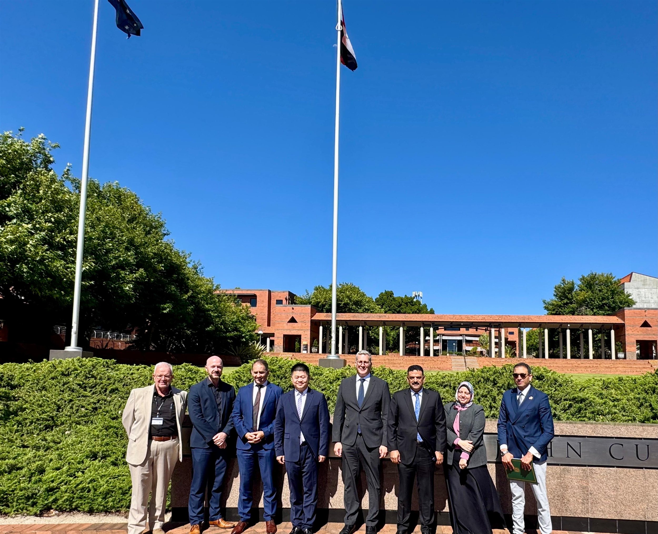 توقيع خطاب نوايا بين هيئة الثروة المعدنية وجامعة كيرتن الأسترالية 