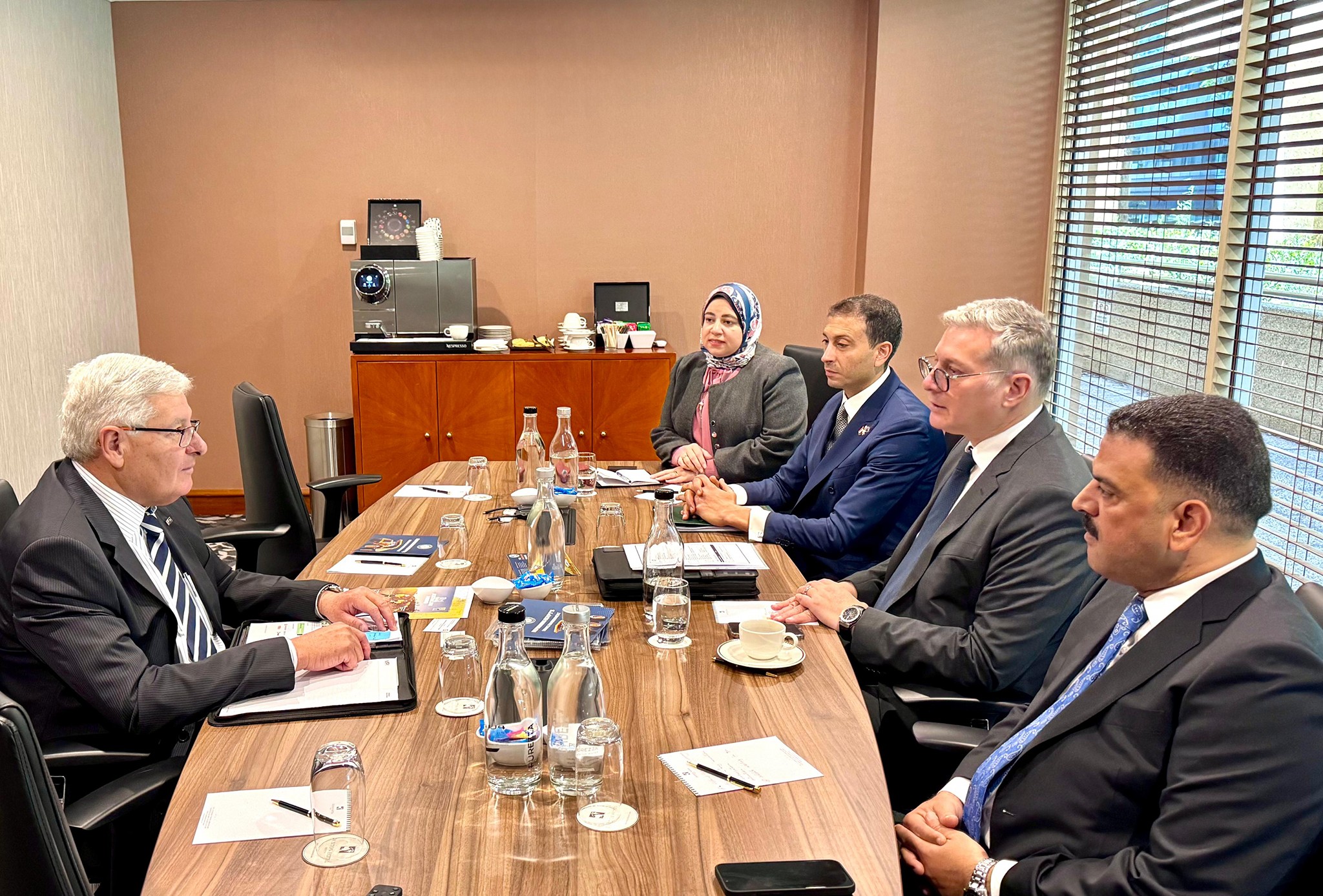 وزير البترول مع المدير التنفيذي لمجلس المعادن الأسترالي