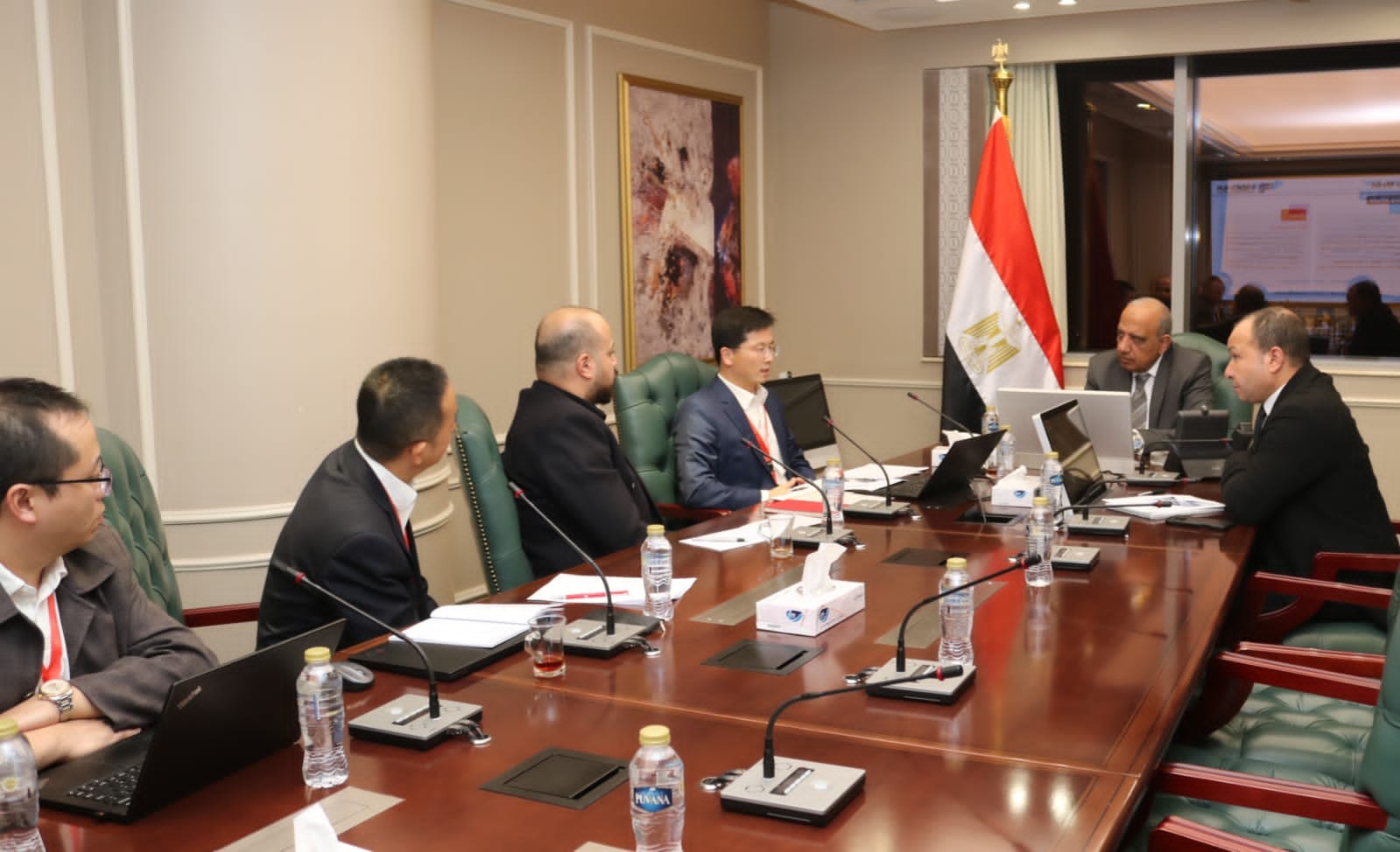 وزير الكهرباء يجتمع مع مجموعة الصين الجنوبية