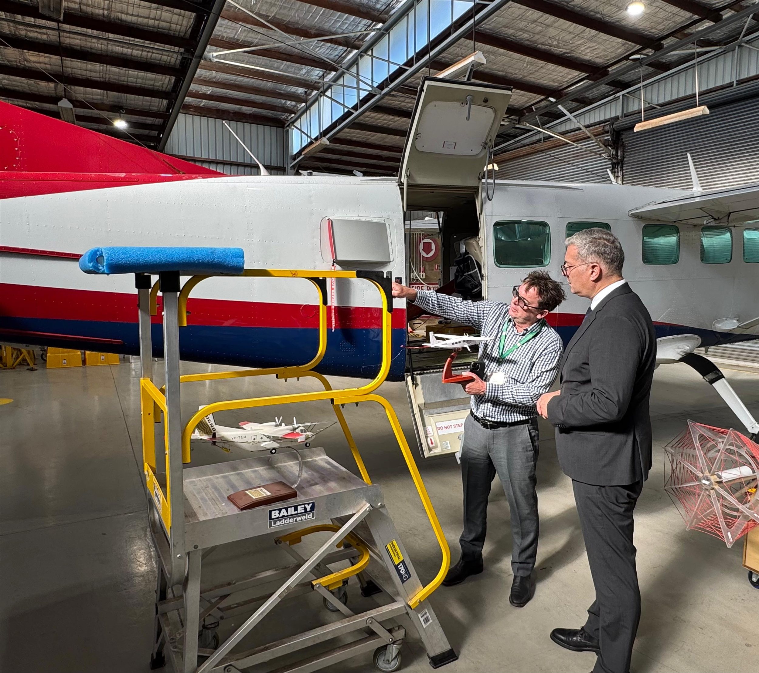 توقيع مذكرة تفاهم لإجراء مسح جوي شامل للإمكانات التعدينية