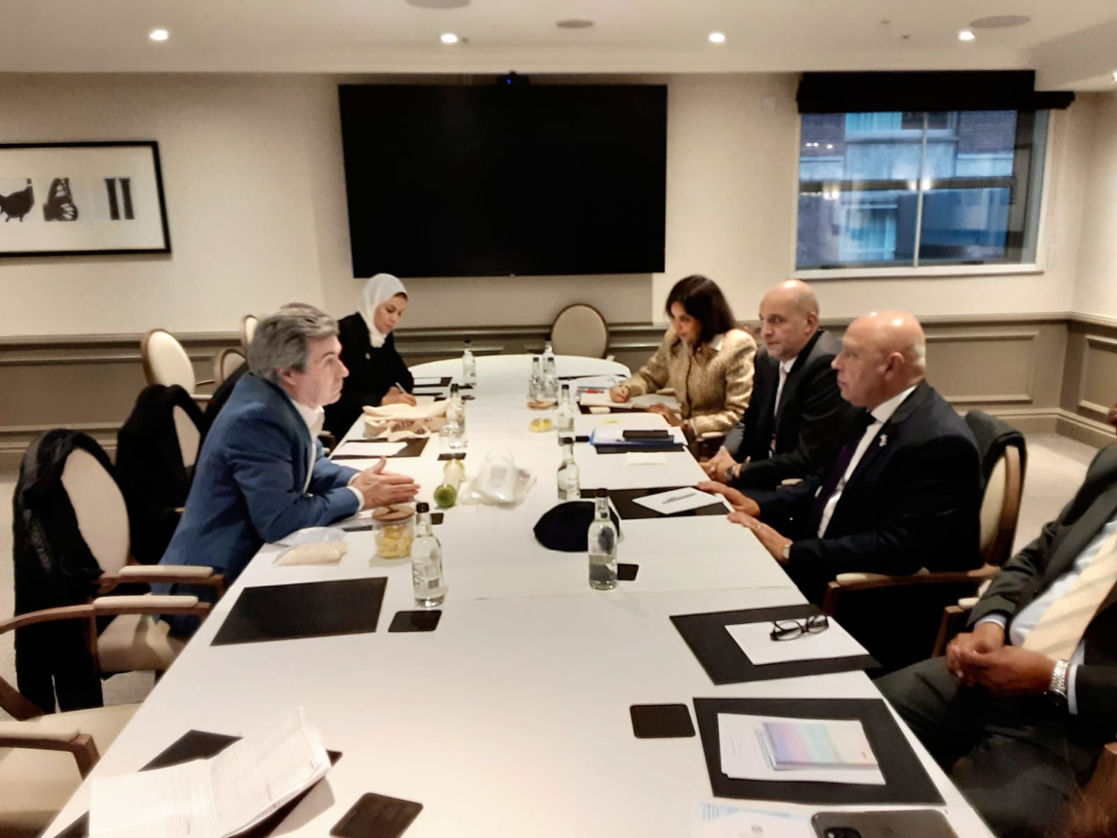 وزير الصناعة يعقد سلسلة اجتماعات مع رؤساء 7 شركات بريطانية