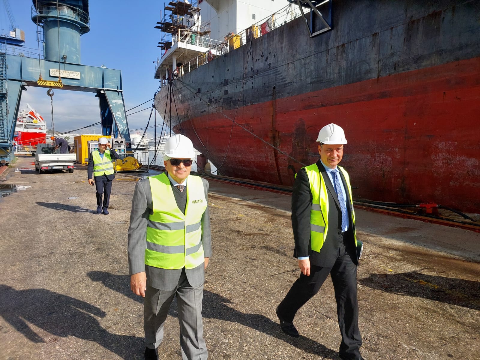 الفريق أسامة ربيع يبحث سبل التعاون مع ترسانة ONEX اليونانية