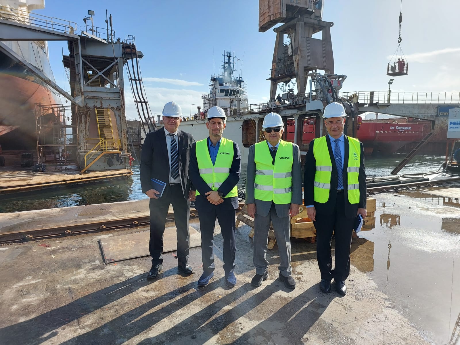 الفريق أسامة ربيع يبحث سبل التعاون مع ترسانة ONEX اليونانية