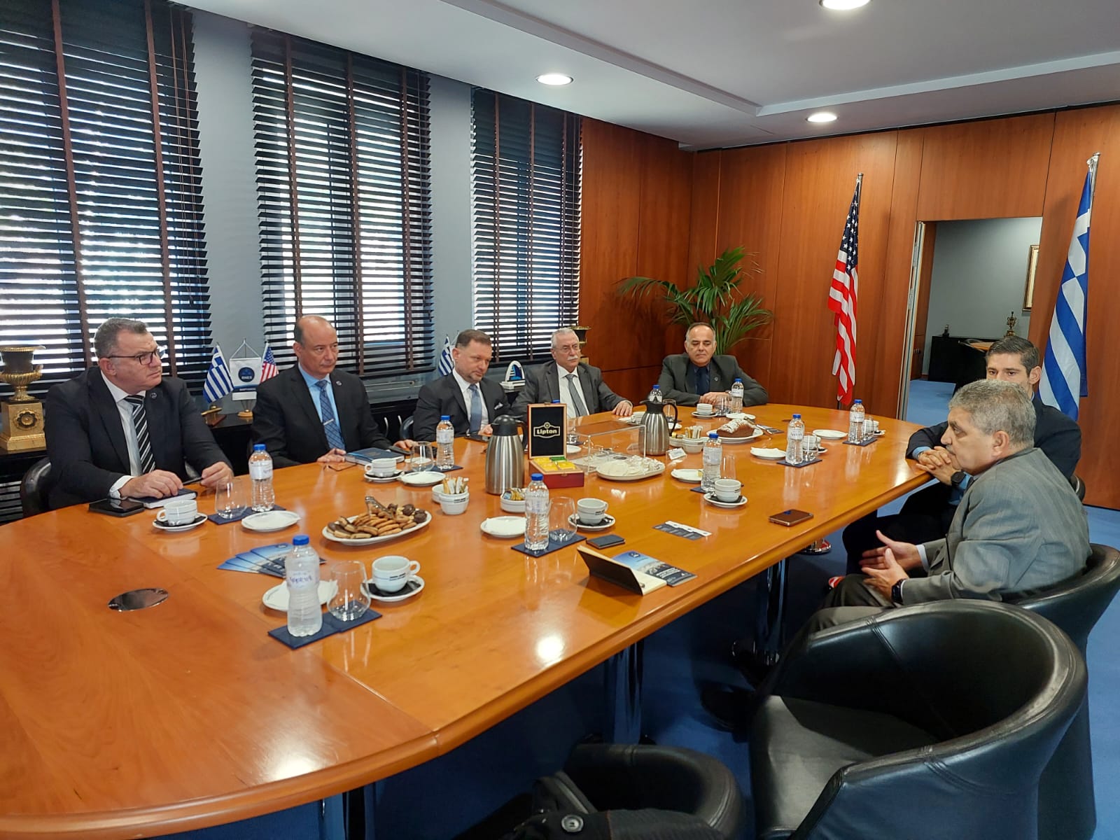 الفريق أسامة ربيع يبحث سبل التعاون مع ترسانة ONEX اليونانية