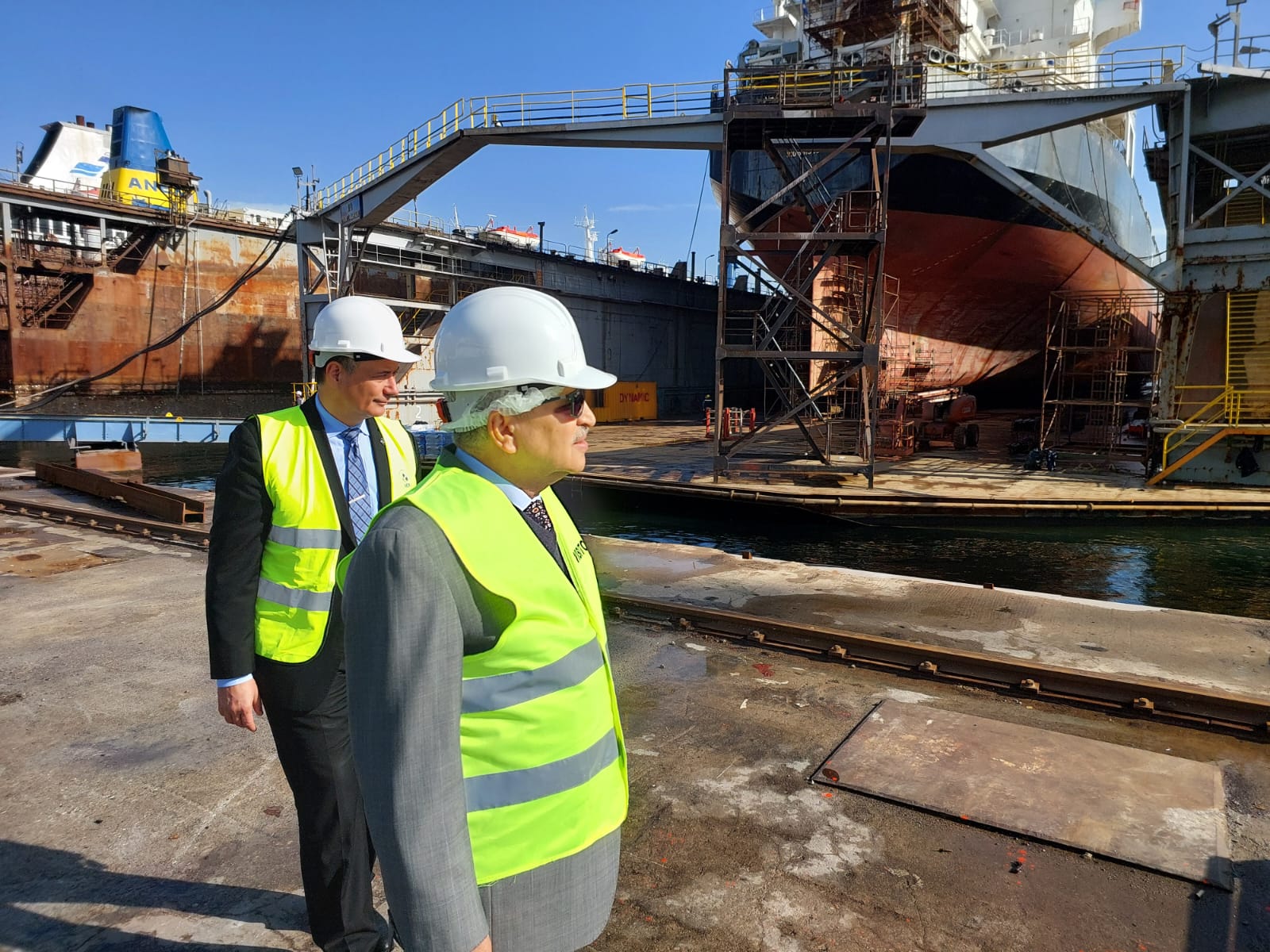 الفريق أسامة ربيع يبحث سبل التعاون مع ترسانة ONEX اليونانية