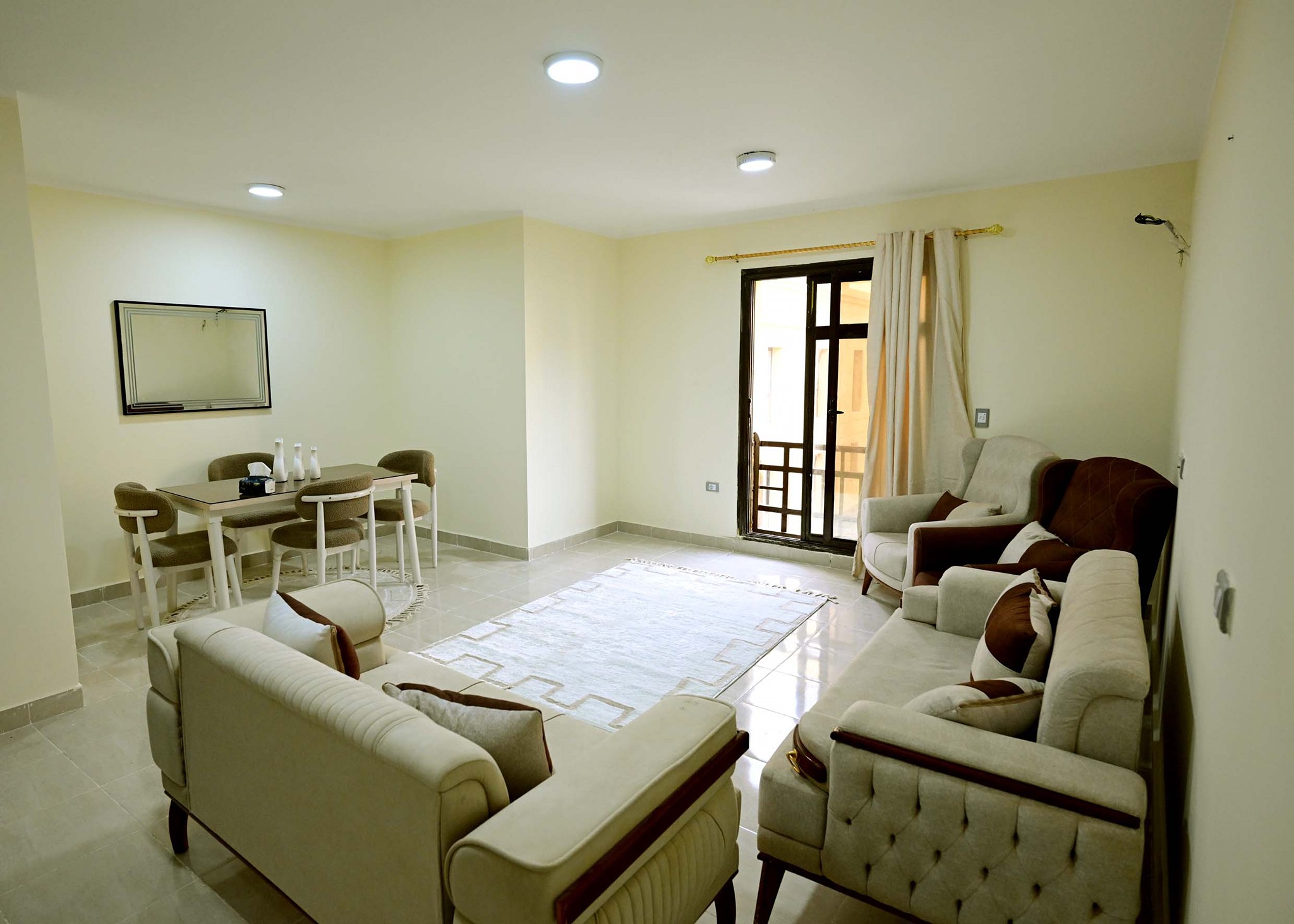 رئيس الوزراء يتفقد مشروع روضة السيدة-2