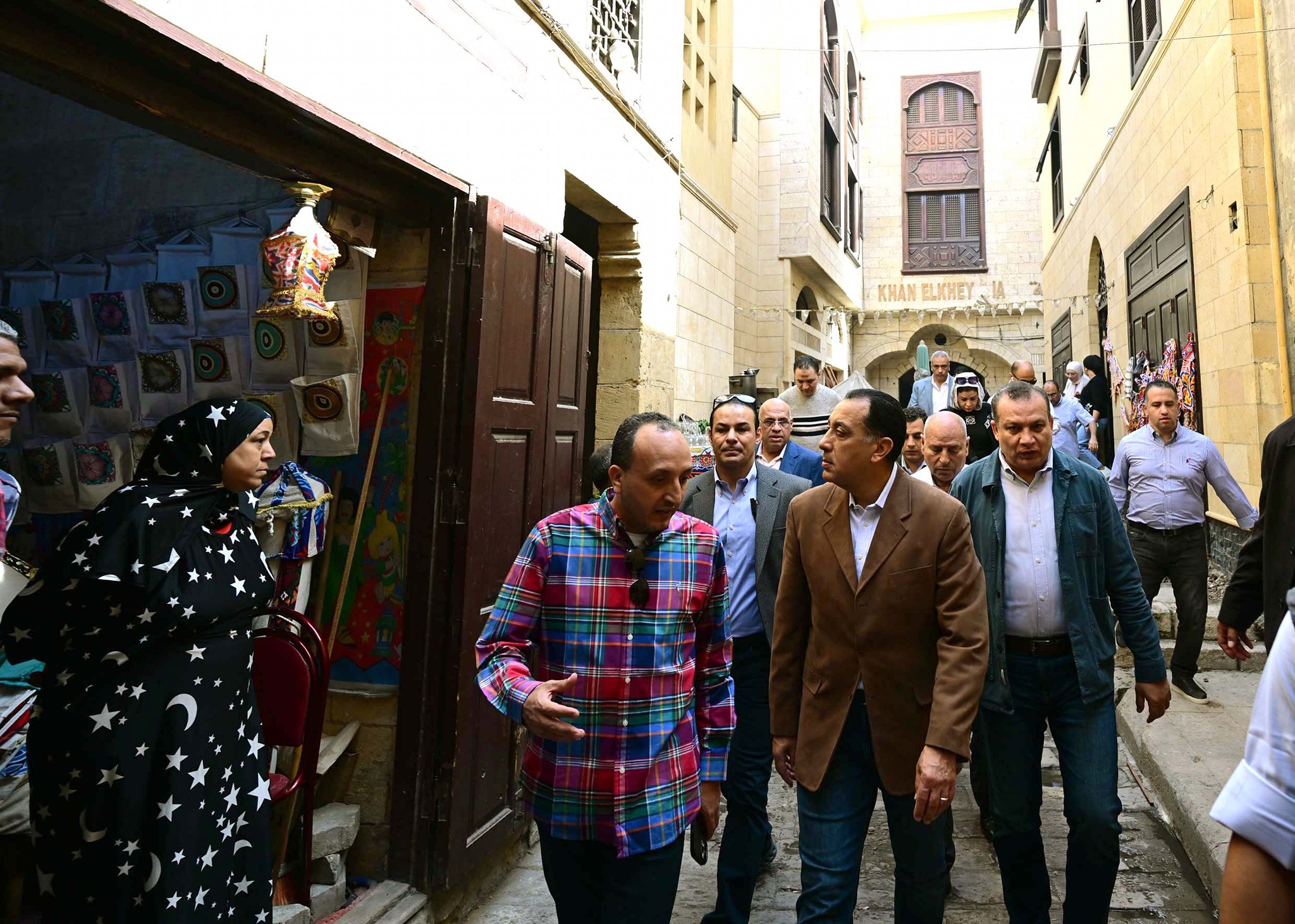 رئيس الوزراء يتفقد أعمال إعادة إحياء منطقة حارة الروم