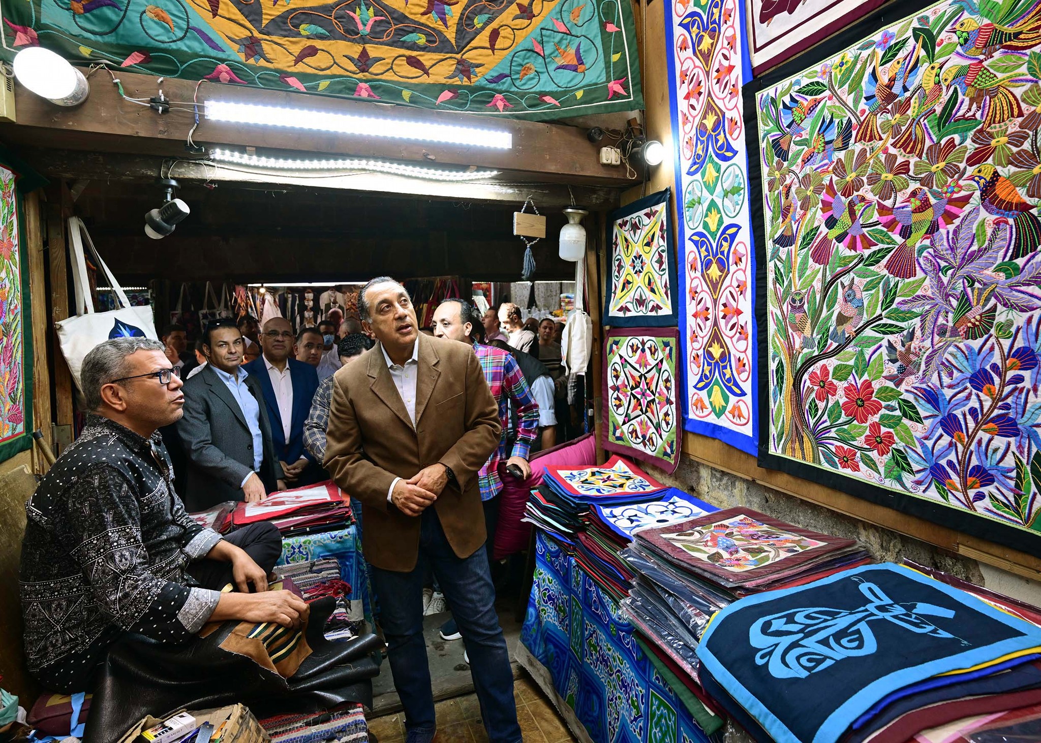 رئيس الوزراء يتفقد أعمال إعادة إحياء منطقة حارة الروم