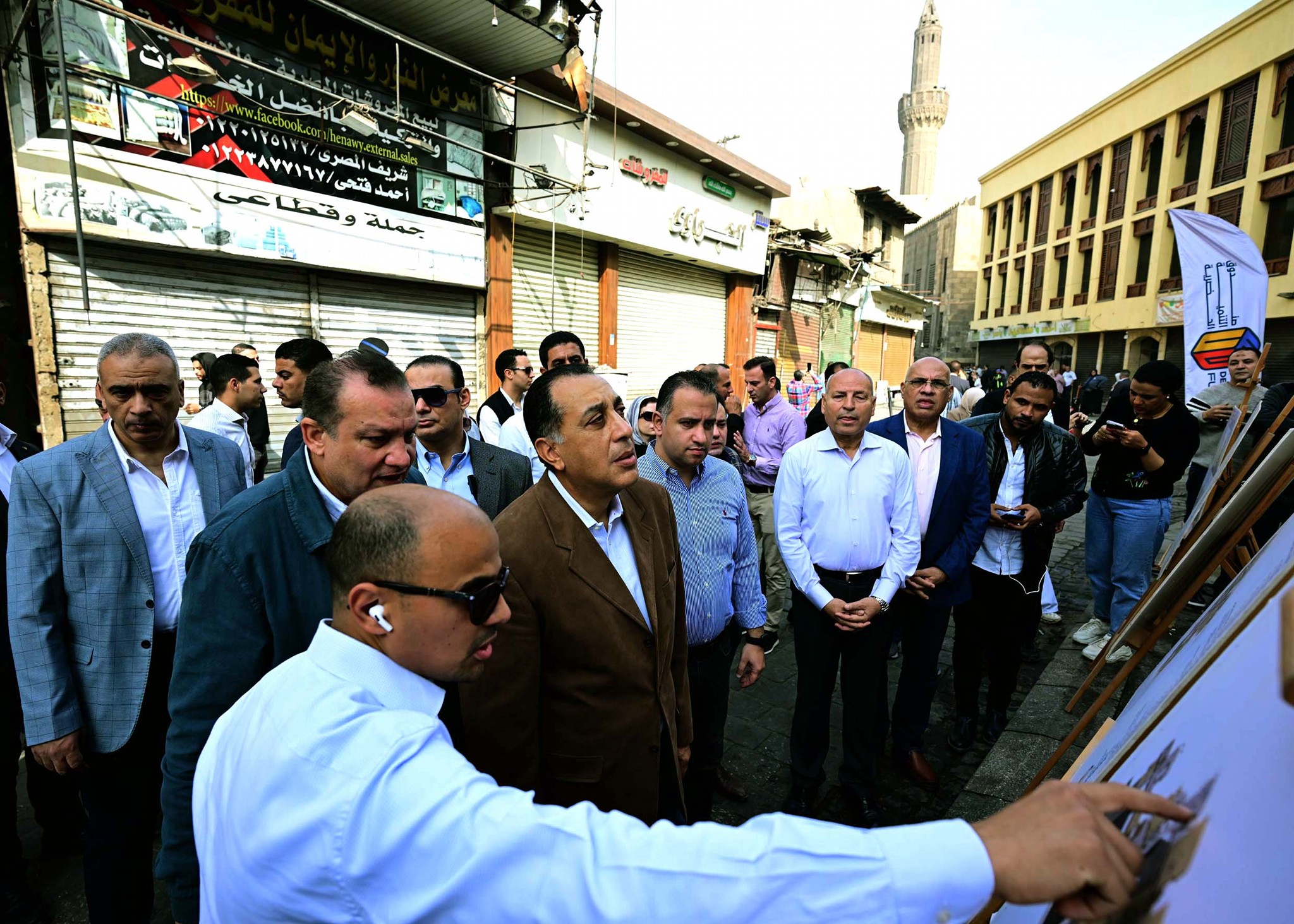 رئيس الوزراء يتفقد أعمال إعادة إحياء منطقة حارة الروم