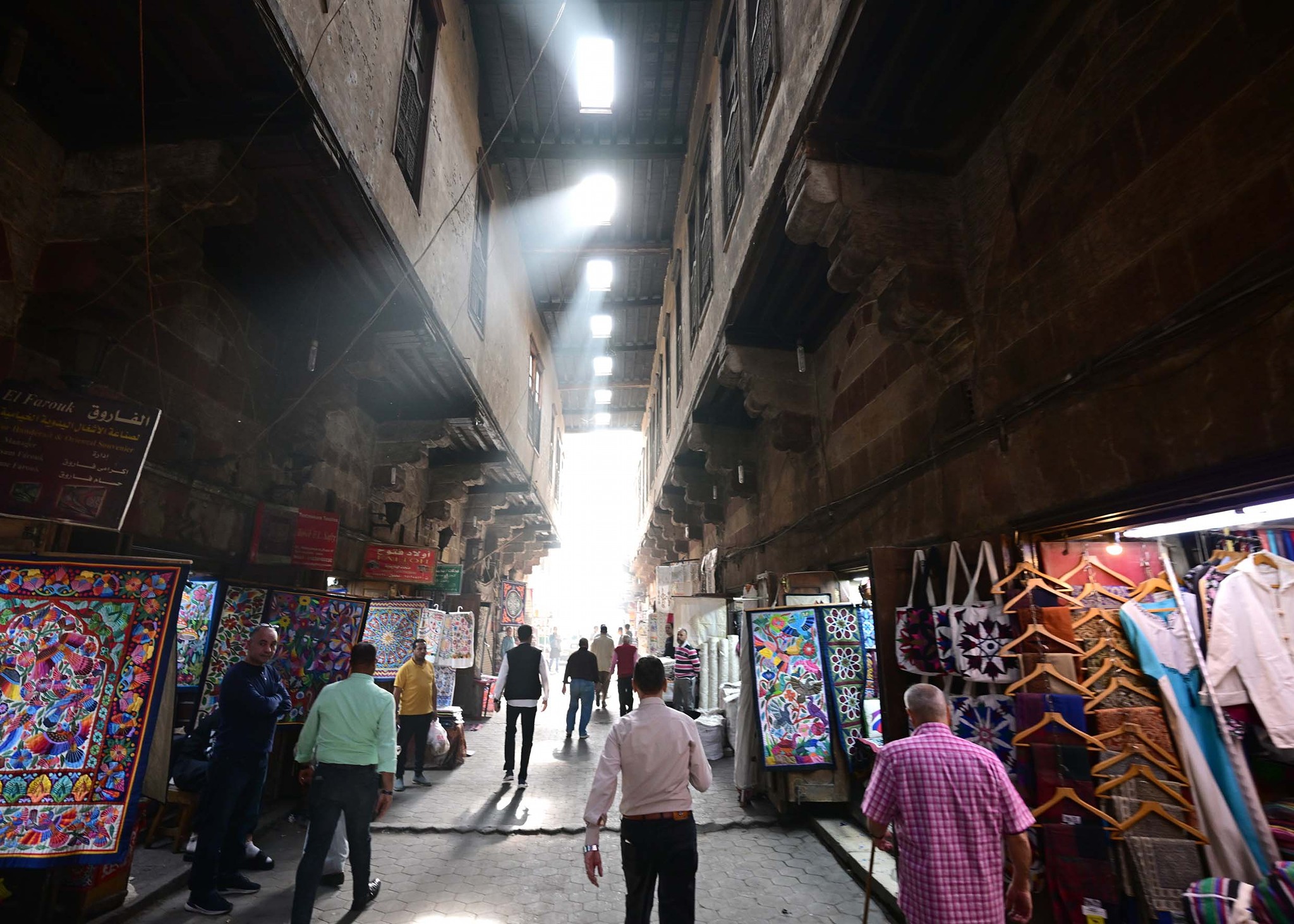 رئيس الوزراء يتفقد أعمال إعادة إحياء منطقة حارة الروم