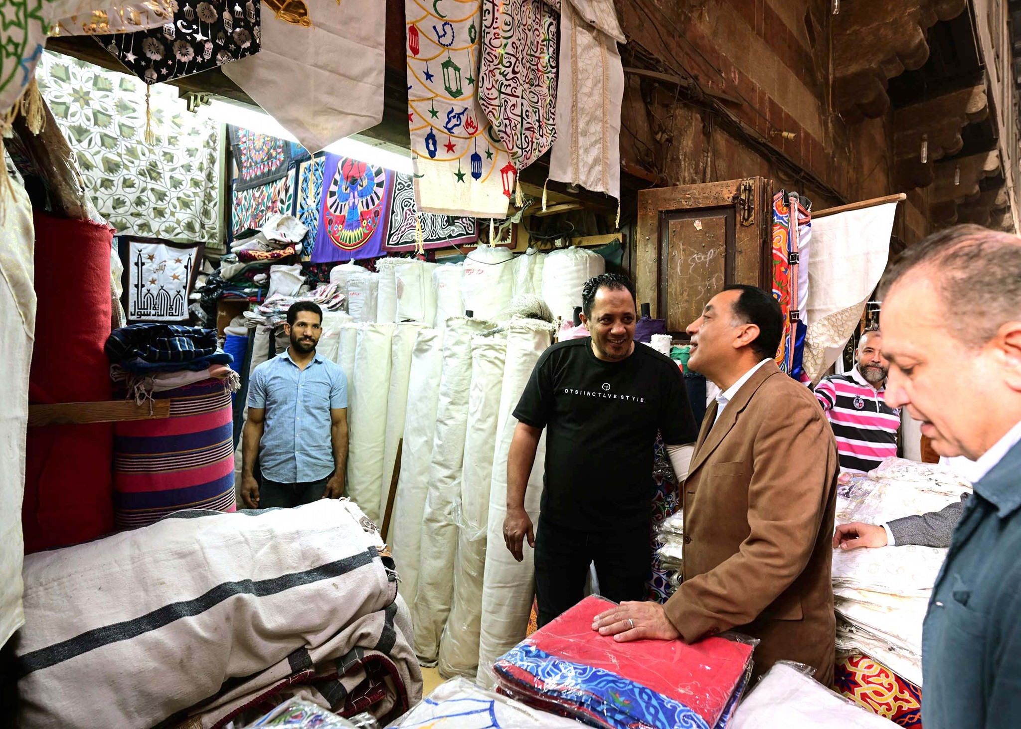 رئيس الوزراء يتفقد أعمال إعادة إحياء منطقة حارة الروم