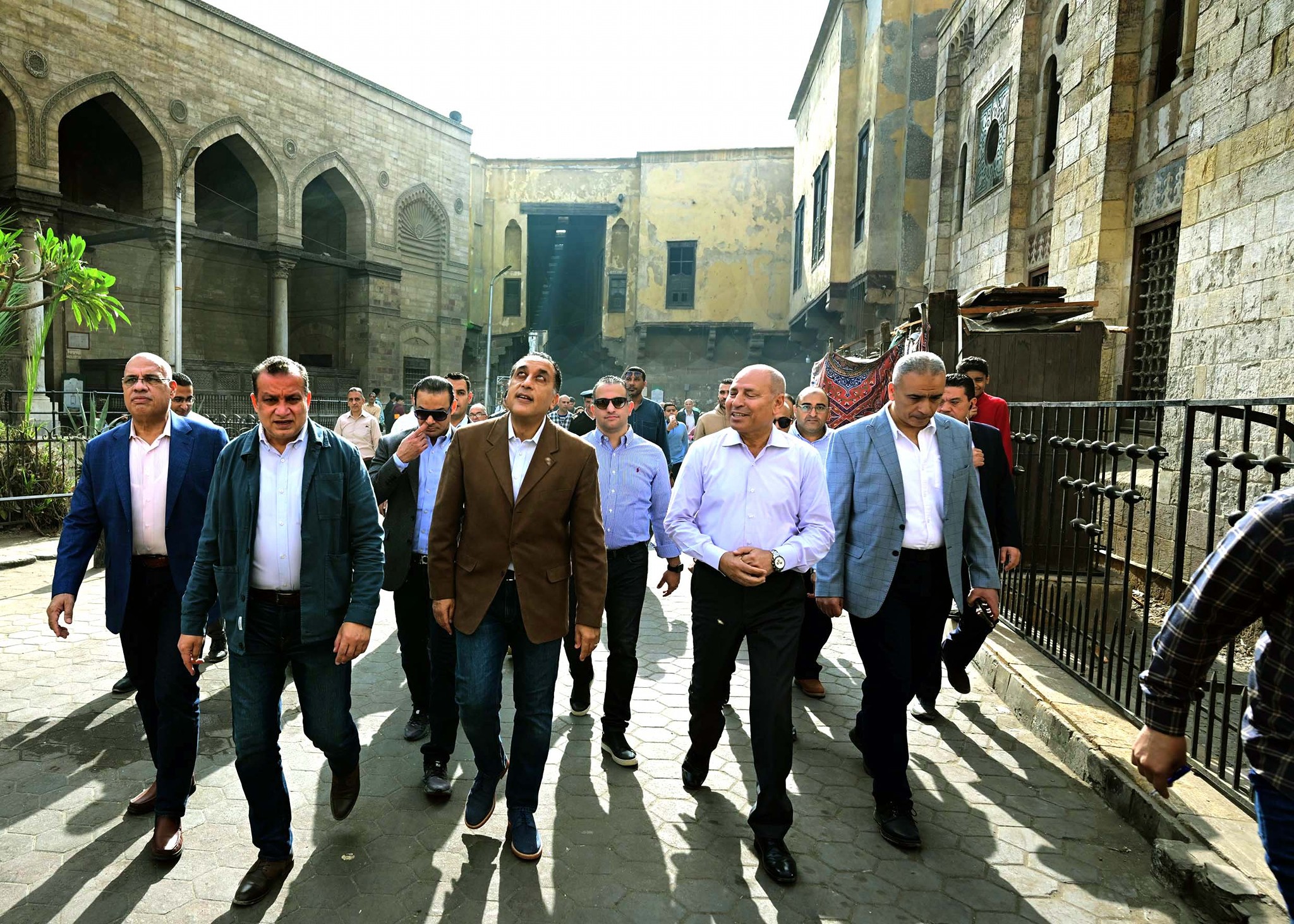 رئيس الوزراء يتفقد أعمال إعادة إحياء منطقة حارة الروم