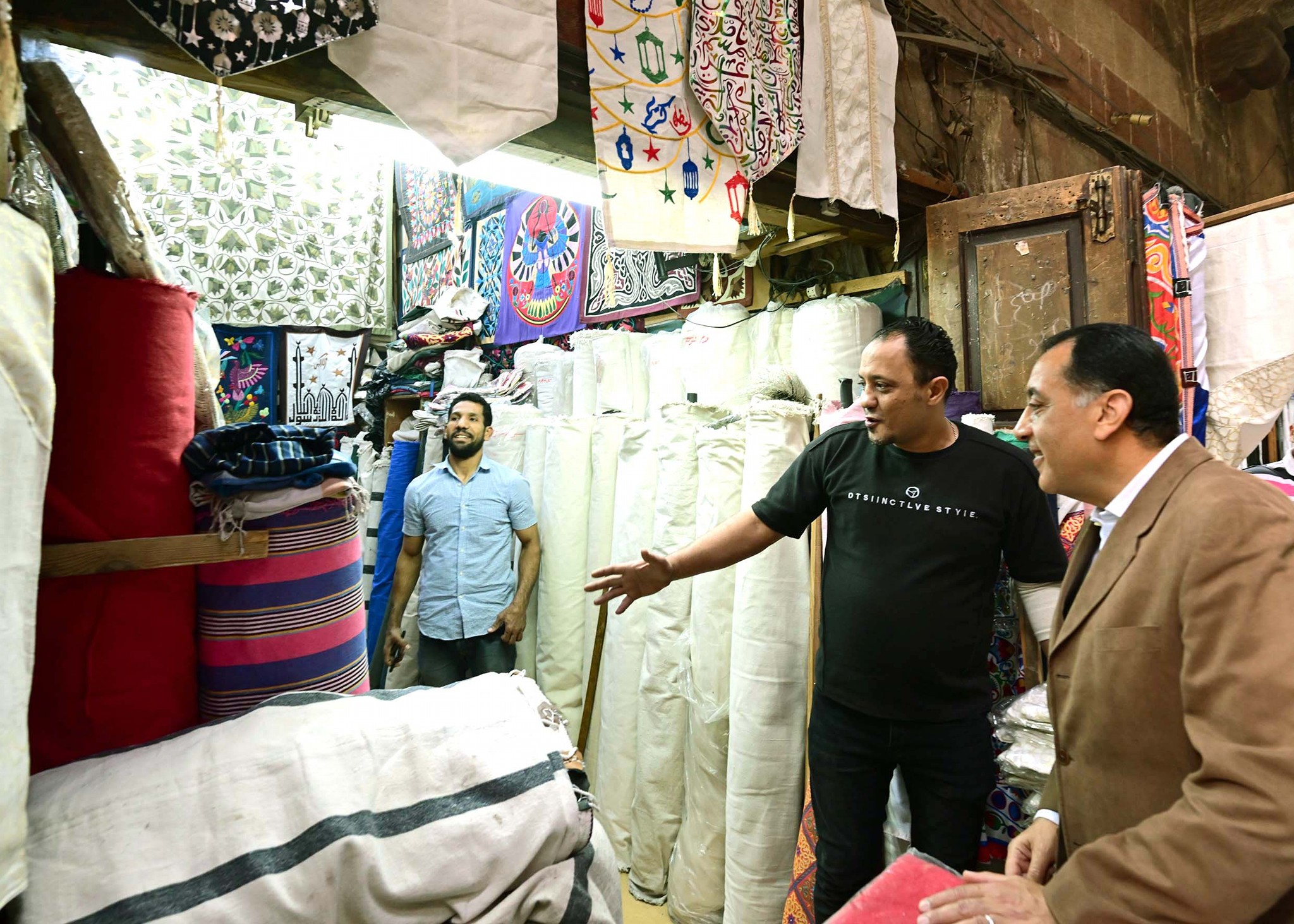 رئيس الوزراء يتفقد أعمال إعادة إحياء منطقة حارة الروم