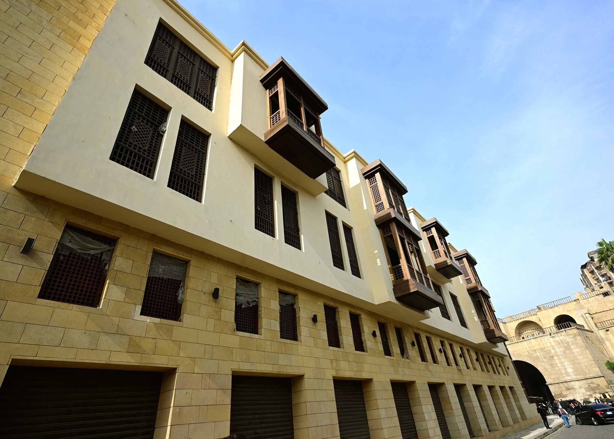 مدبولي يتفقد منطقة مسجد الحاكم بأمر الله ومشروعي بوتيك أوتيل الشوربجي والأرناؤوطي