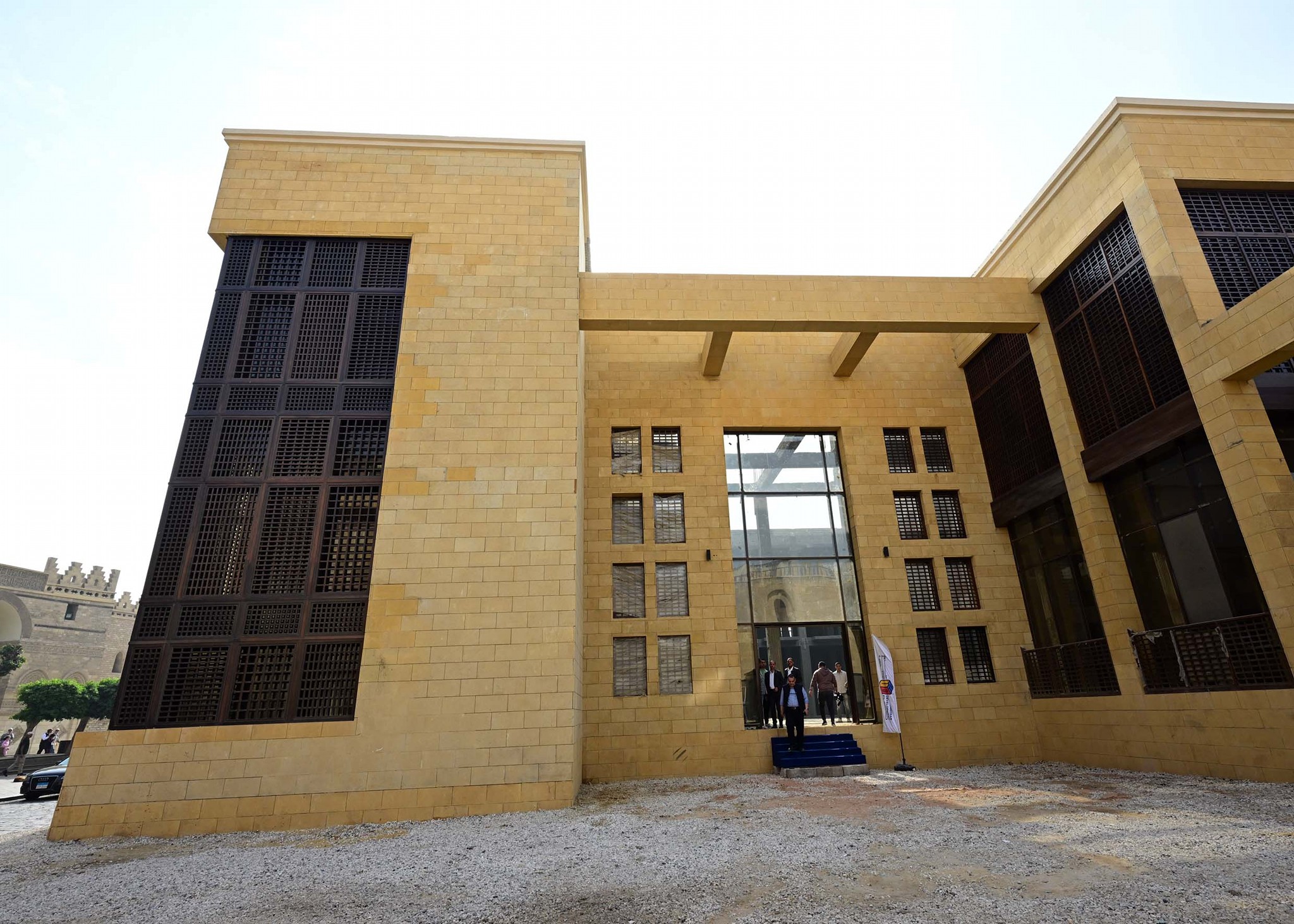 مدبولي يتفقد منطقة مسجد الحاكم بأمر الله ومشروعي بوتيك أوتيل الشوربجي والأرناؤوطي