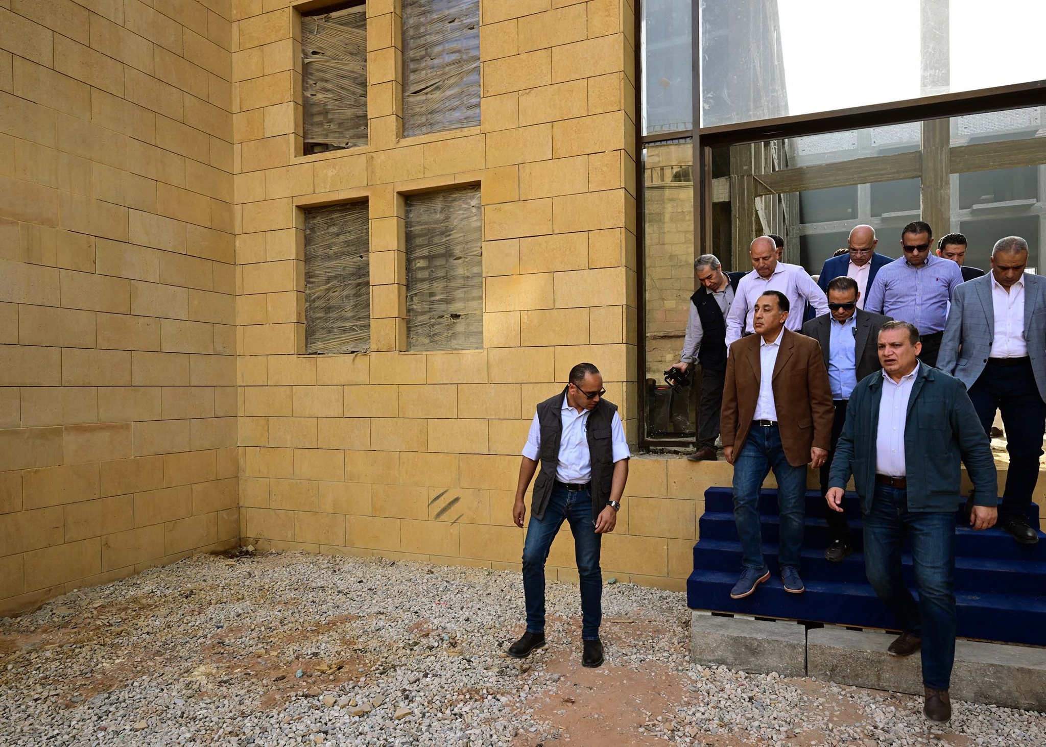 مدبولي يتفقد منطقة مسجد الحاكم بأمر الله ومشروعي بوتيك أوتيل الشوربجي والأرناؤوطي