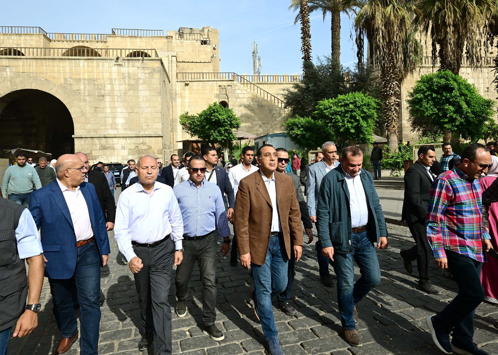 مدبولي يتفقد منطقة مسجد الحاكم بأمر الله ومشروعي بوتيك أوتيل الشوربجي والأرناؤوطي