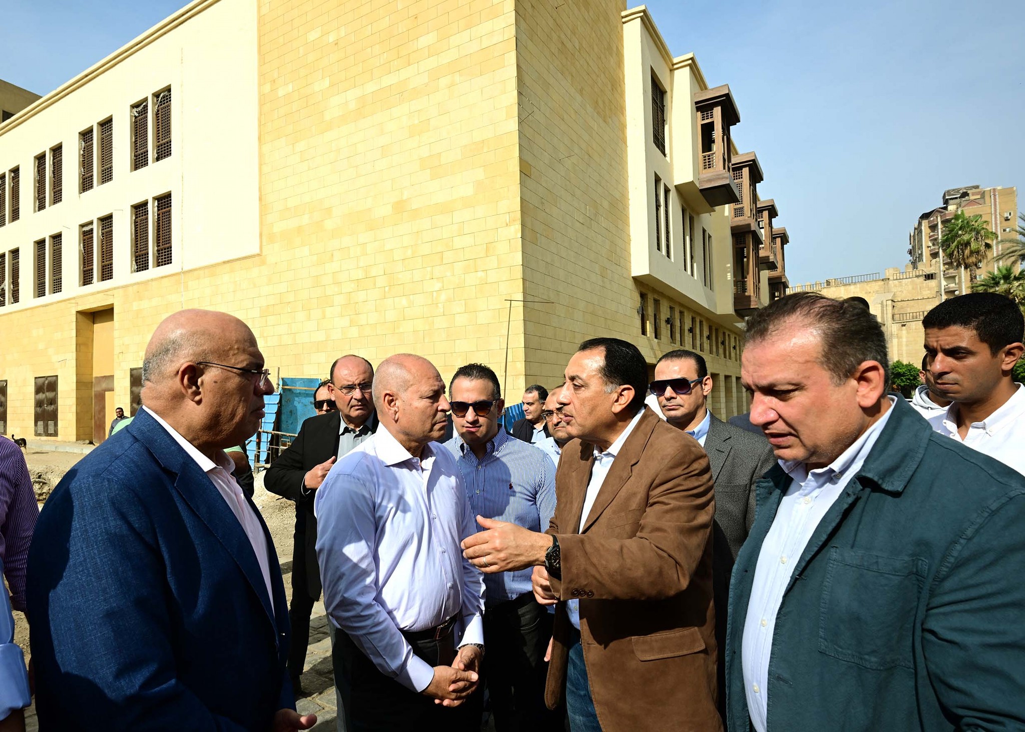 مدبولي يتفقد منطقة مسجد الحاكم بأمر الله ومشروعي بوتيك أوتيل الشوربجي والأرناؤوطي