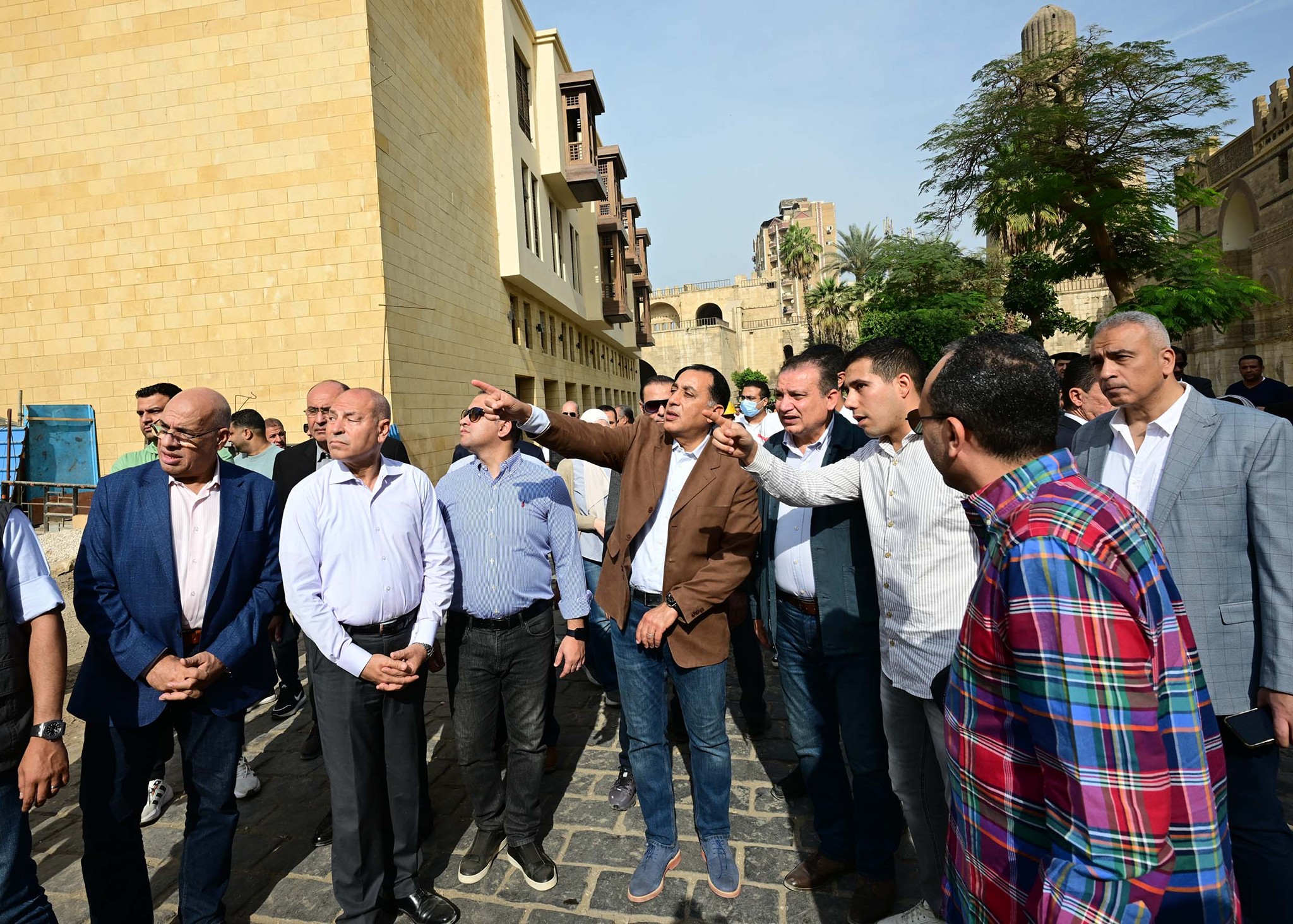 مدبولي يتفقد منطقة مسجد الحاكم بأمر الله ومشروعي بوتيك أوتيل الشوربجي والأرناؤوطي