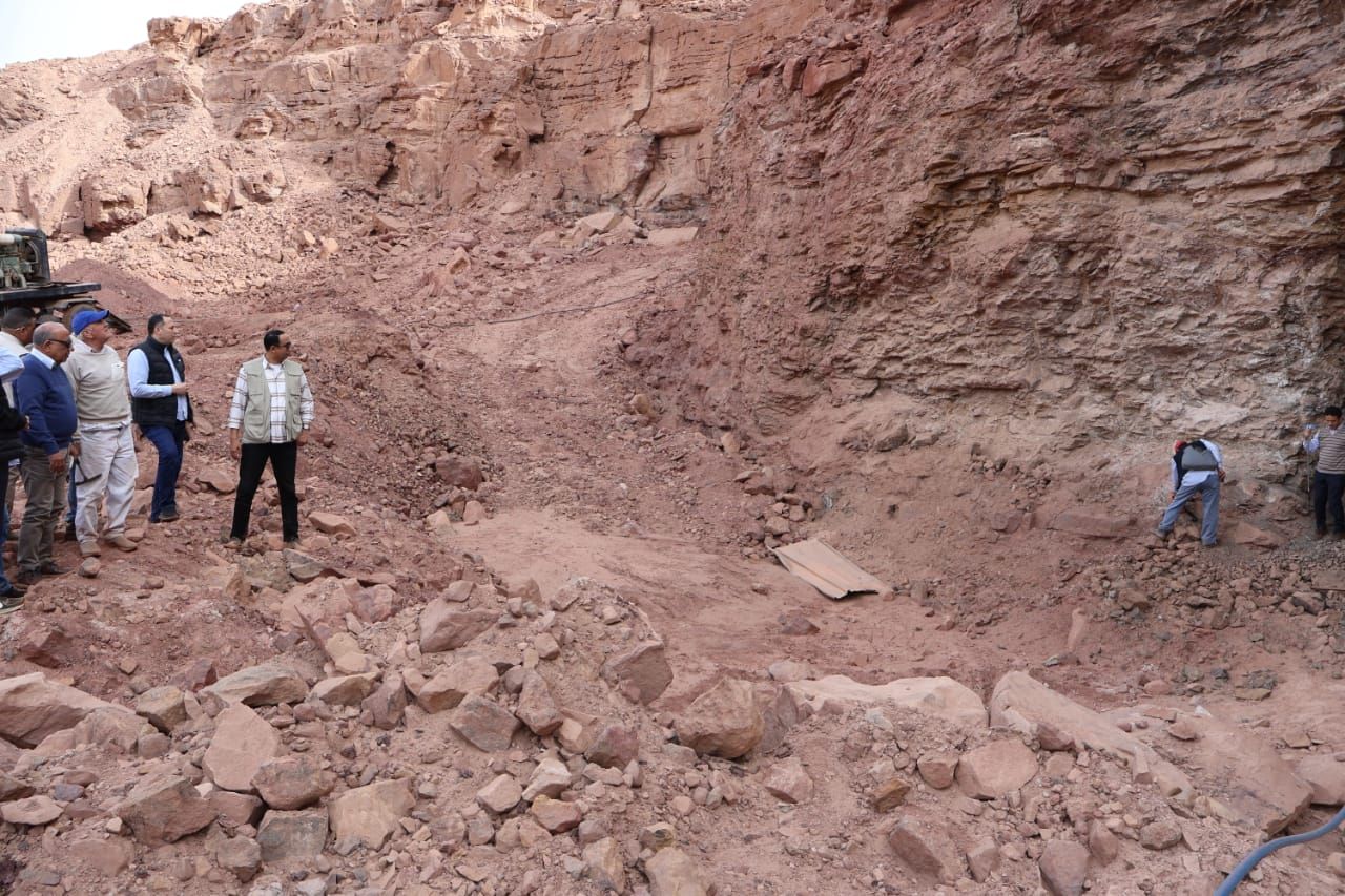 وزير الكهرباء يتفقد سير العمل بالمركز الحقلي بجنوب سيناء