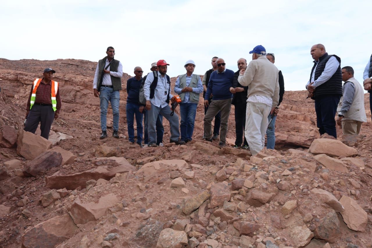وزير الكهرباء يتفقد سير العمل بالمركز الحقلي بجنوب سيناء