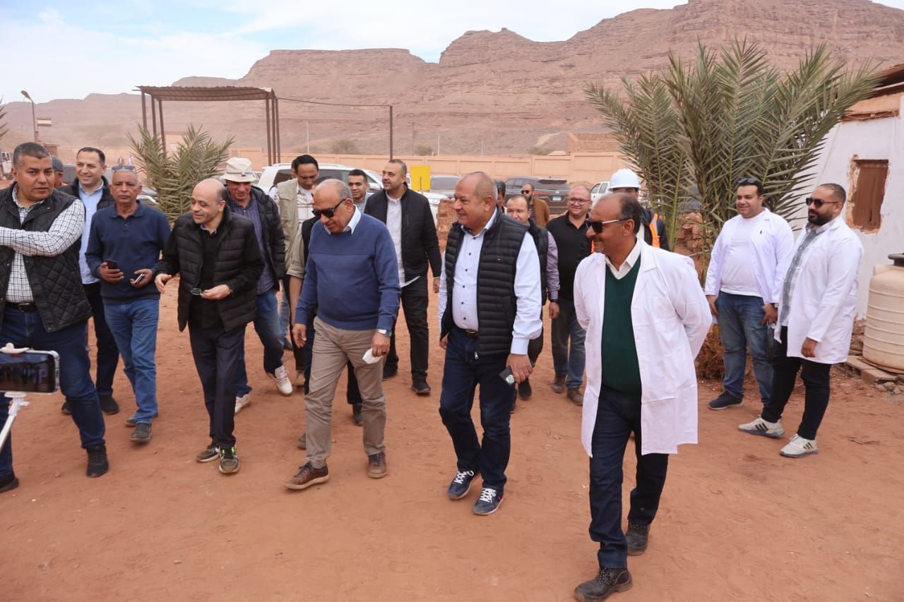 وزير الكهرباء يتفقد سير العمل بالمركز الحقلي بجنوب سيناء