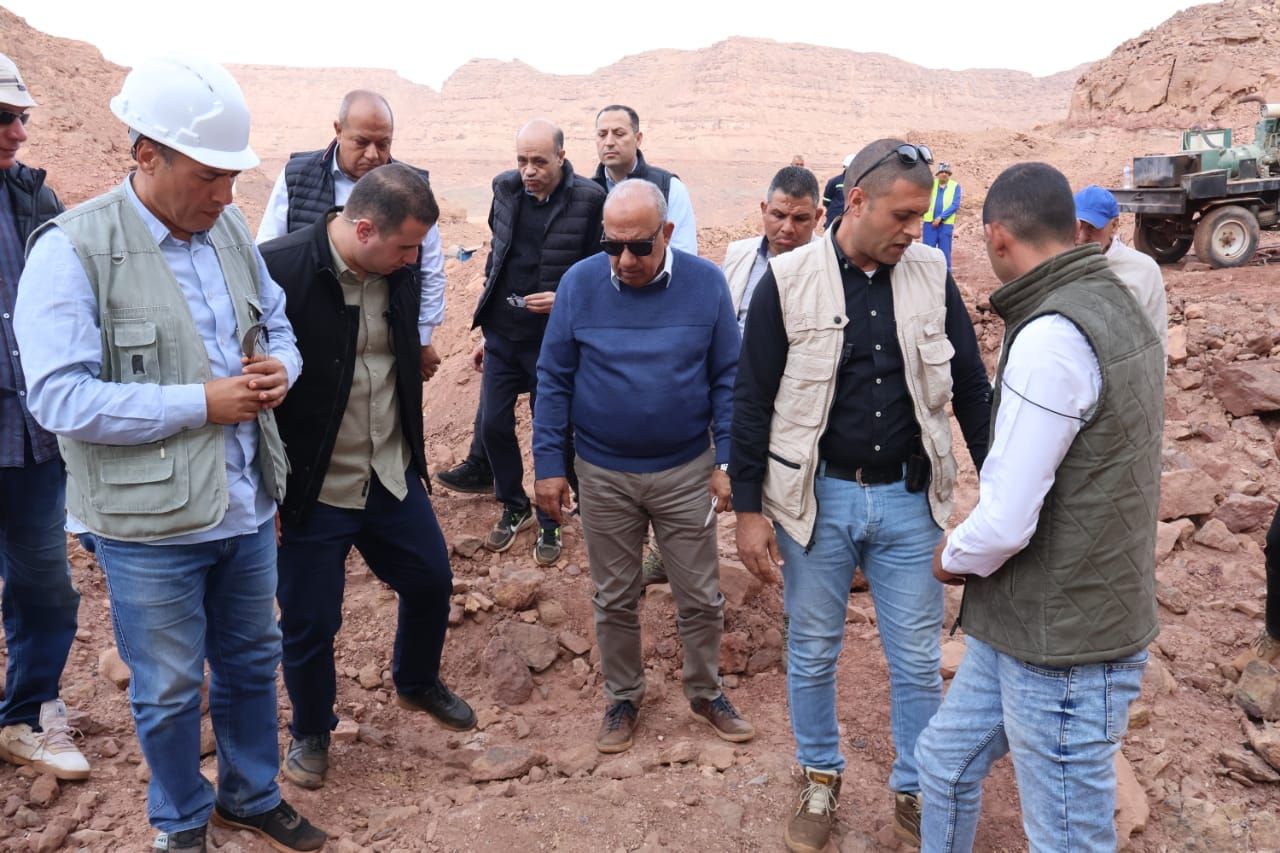 وزير الكهرباء يتفقد سير العمل بالمركز الحقلي بجنوب سيناء