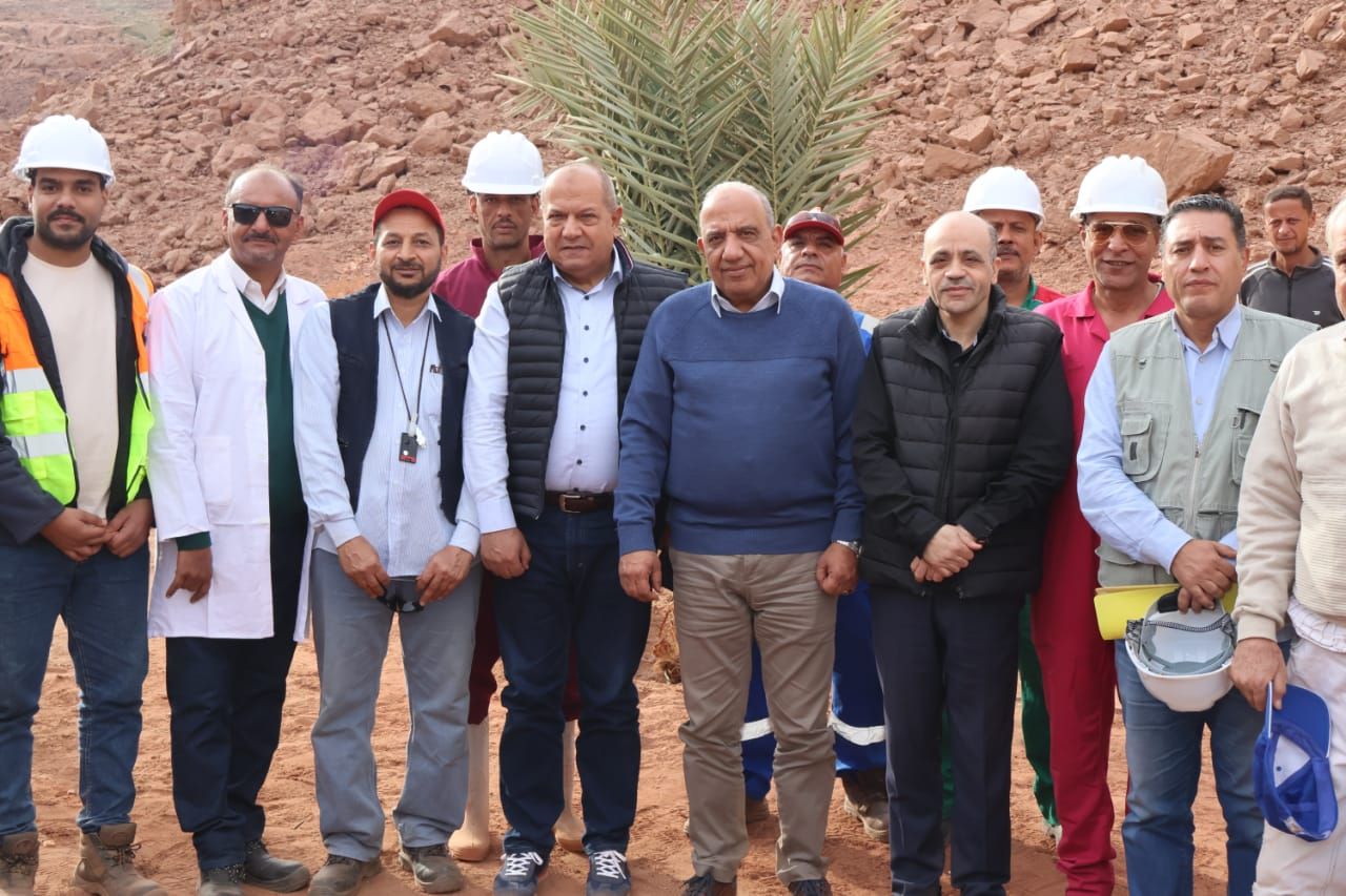 وزير الكهرباء يتفقد سير العمل بالمركز الحقلي بجنوب سيناء