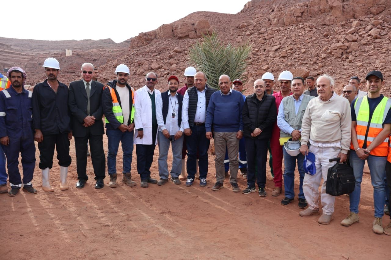 وزير الكهرباء يتفقد سير العمل بالمركز الحقلي بجنوب سيناء