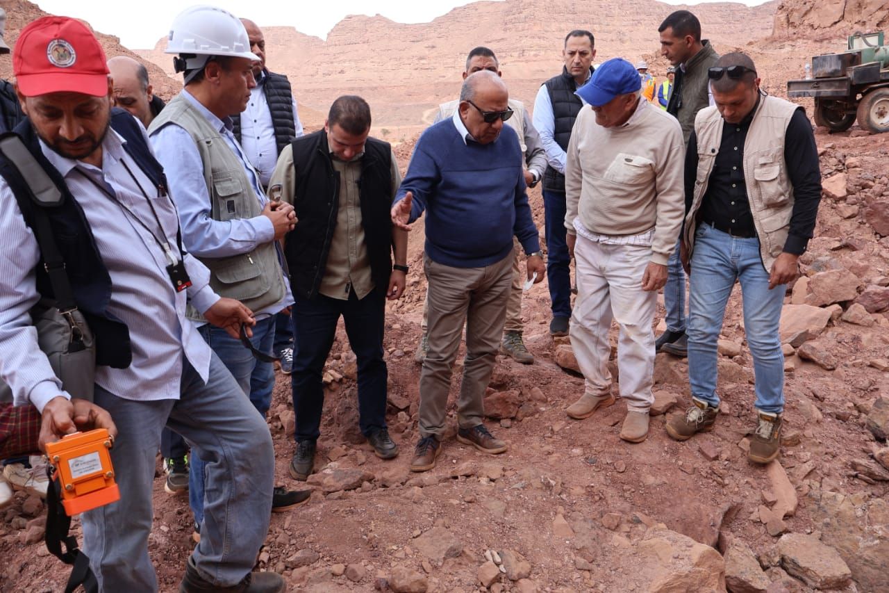 وزير الكهرباء يتفقد سير العمل بالمركز الحقلي بجنوب سيناء