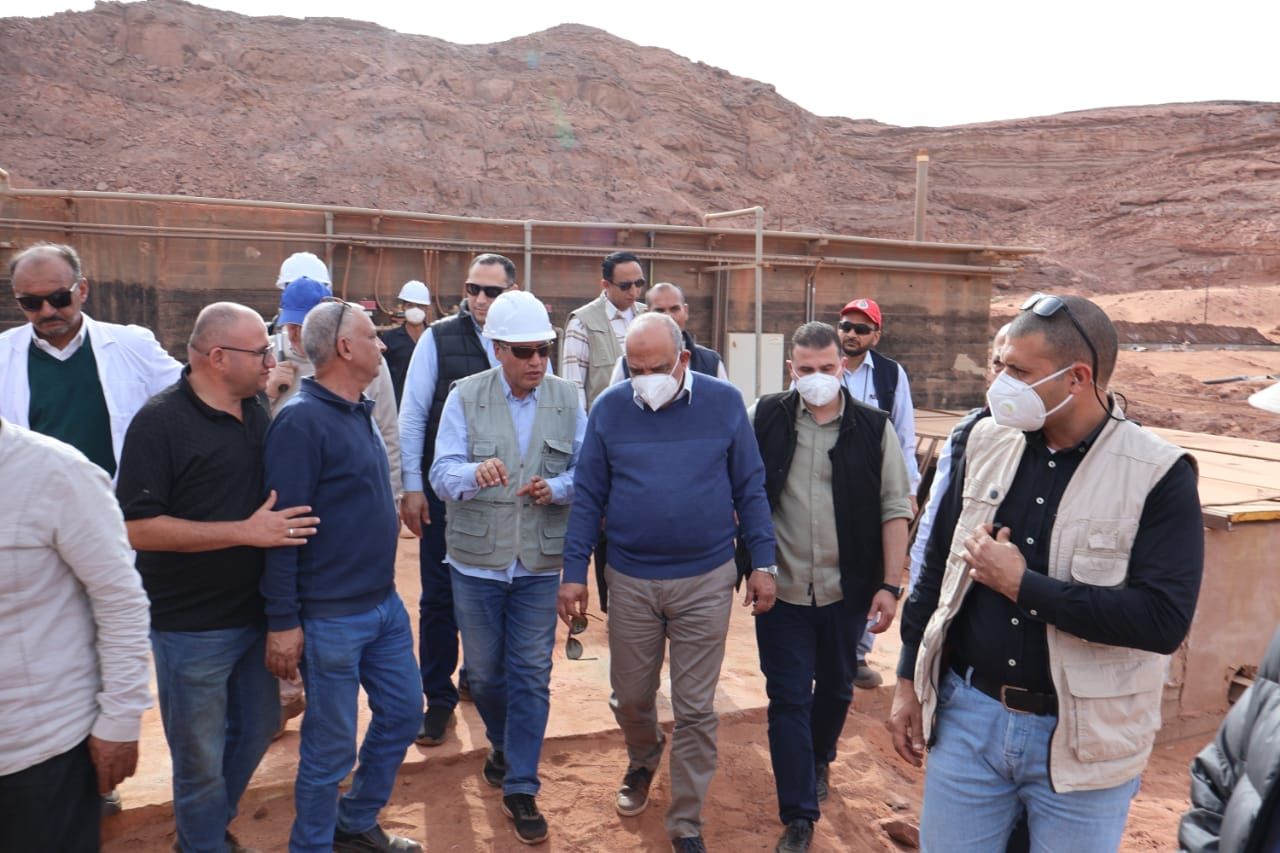 وزير الكهرباء يتفقد سير العمل بالمركز الحقلي بجنوب سيناء
