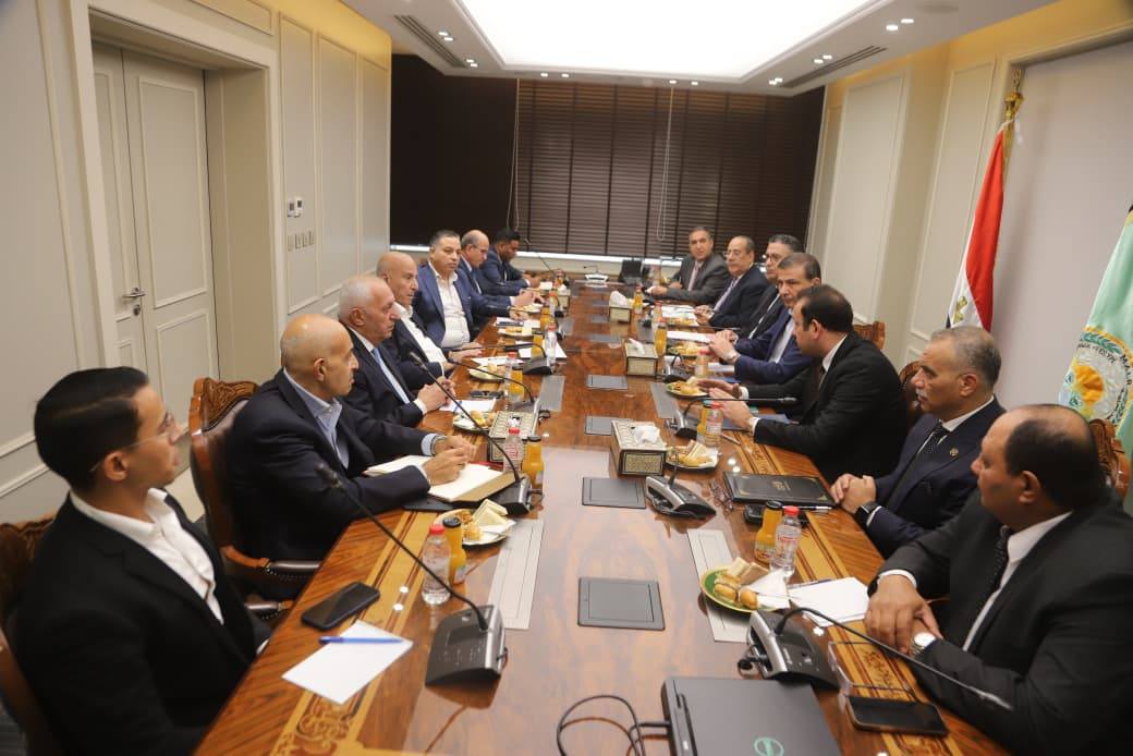 وزيرا الزراعة والتموين ورئيس مستقبل مصر يبحثون تحفيز الإنتاج المحلي للدواجن