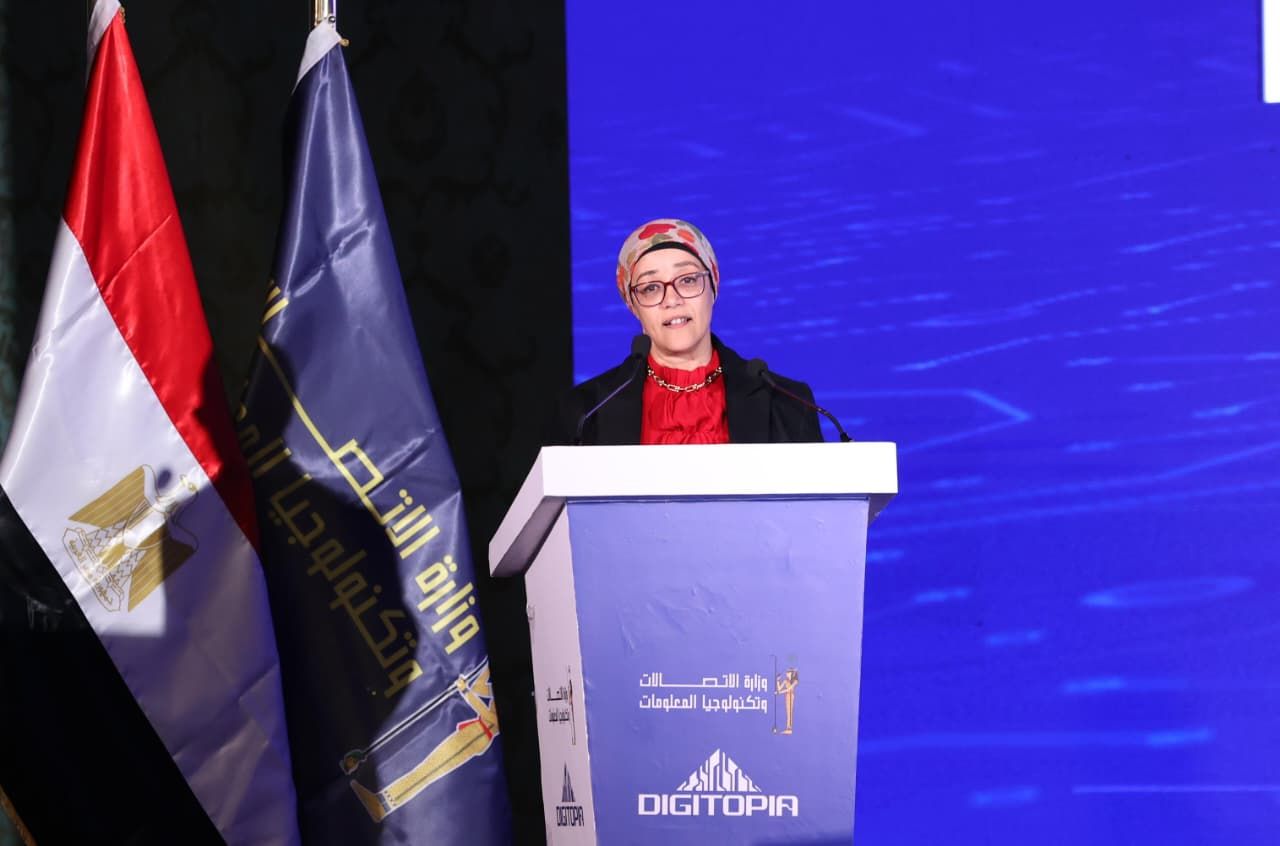 الدكتورة هبة صالح رئيس معهد تكنولوجيا المعلومات