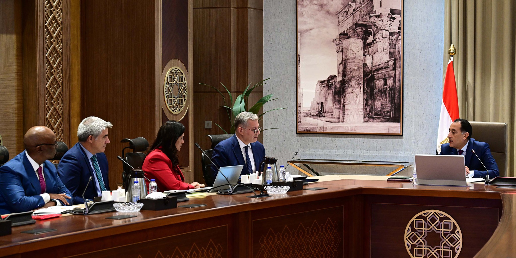 رئيس الوزراء يلتقي مسئولي شركة أنجلوجولد أشانتي