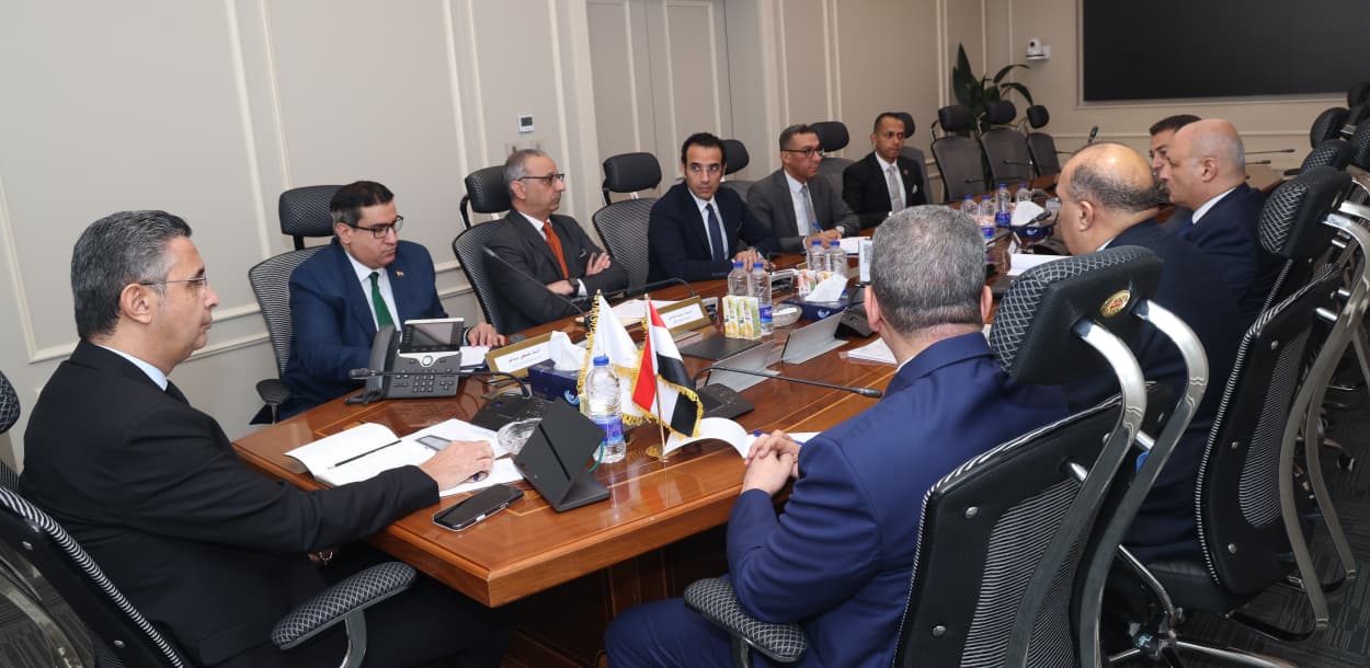 وزير التموين يجتمع مع رئيس الشركة العامة لتجارة الجملة