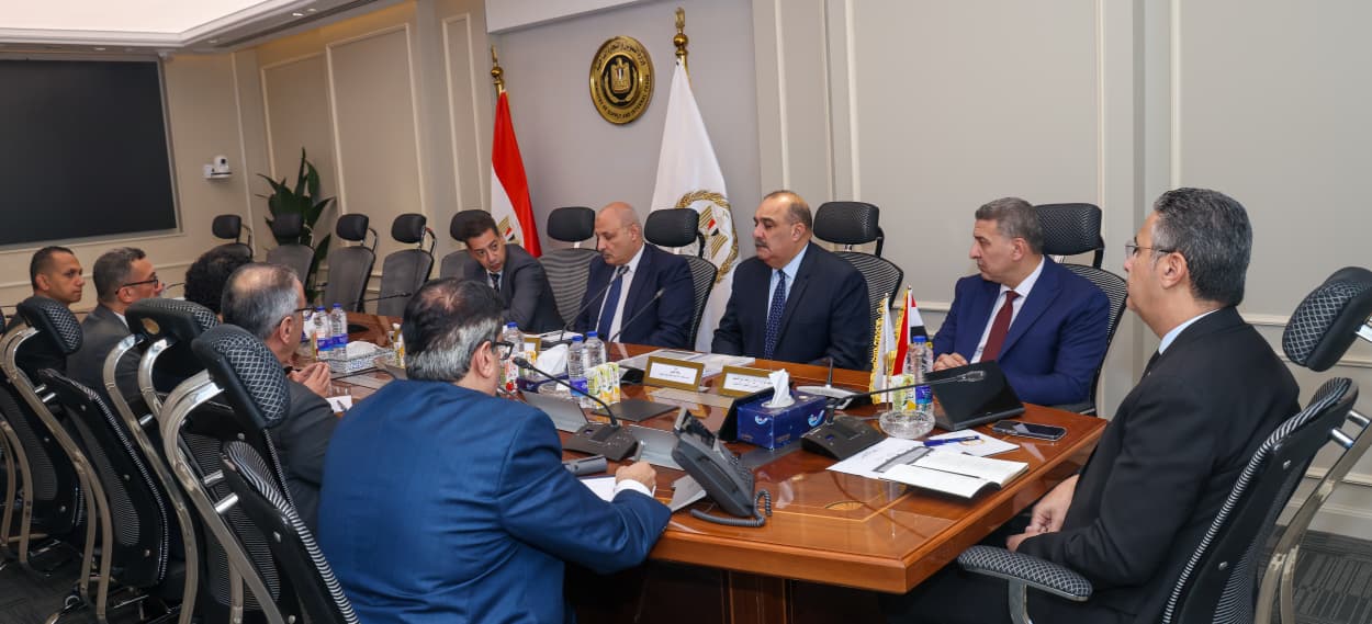 وزير التموين يجتمع مع رئيس الشركة العامة لتجارة الجملة