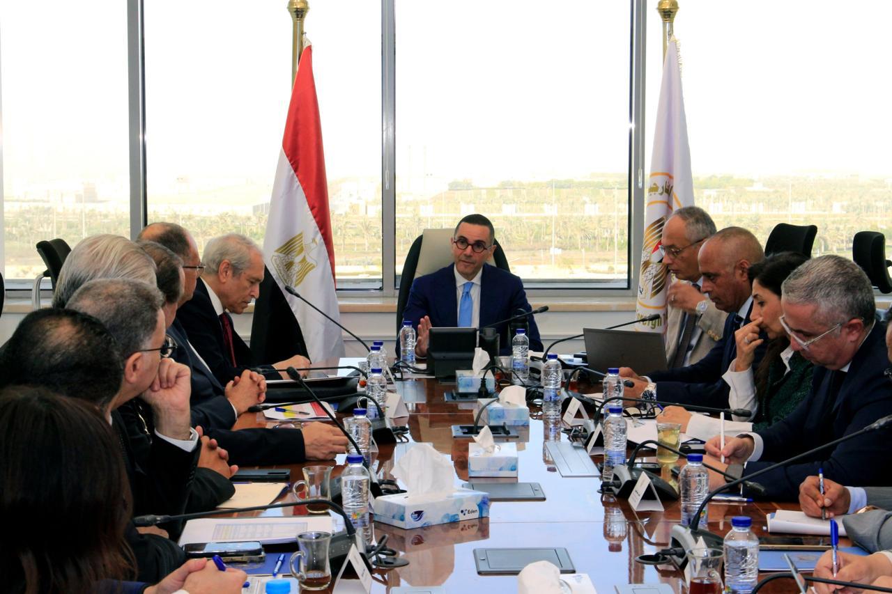 وزير الاستثمار يلتقى رؤساء عدد من المجالس التصديرية