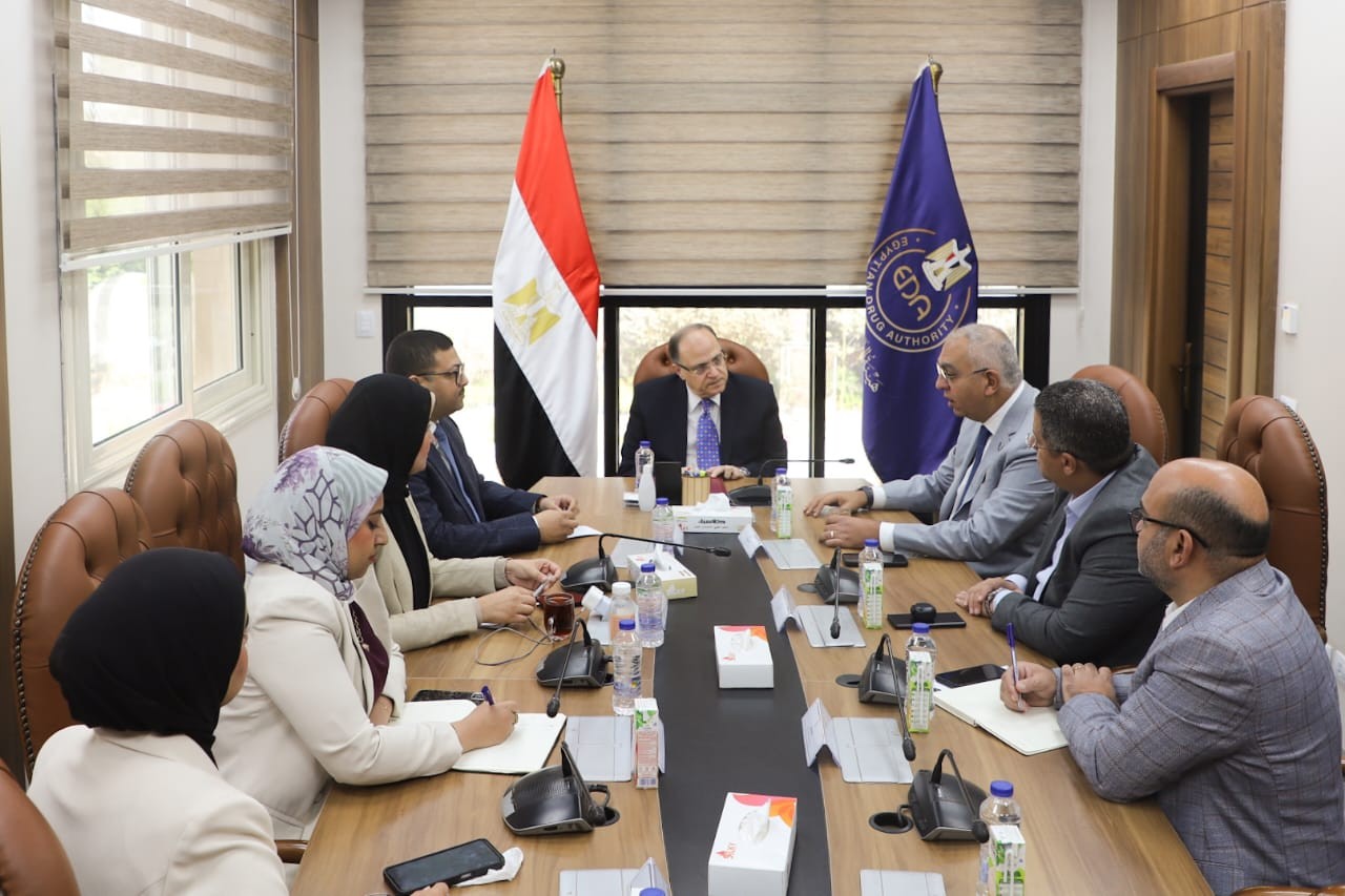 رئيس هيئة الدواء يجتمع مع ممثلي شركة فارما أوفرسيز