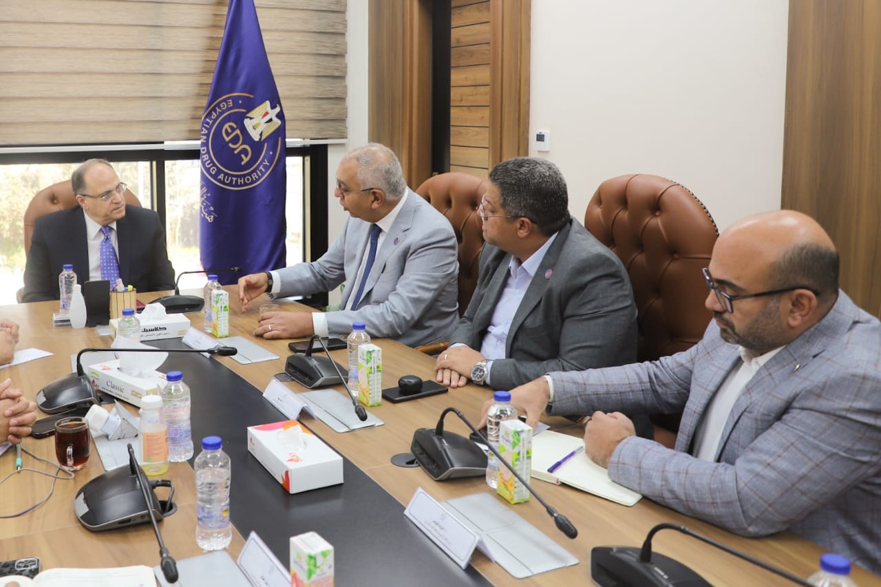 رئيس هيئة الدواء يجتمع مع ممثلي شركة فارما أوفرسيز