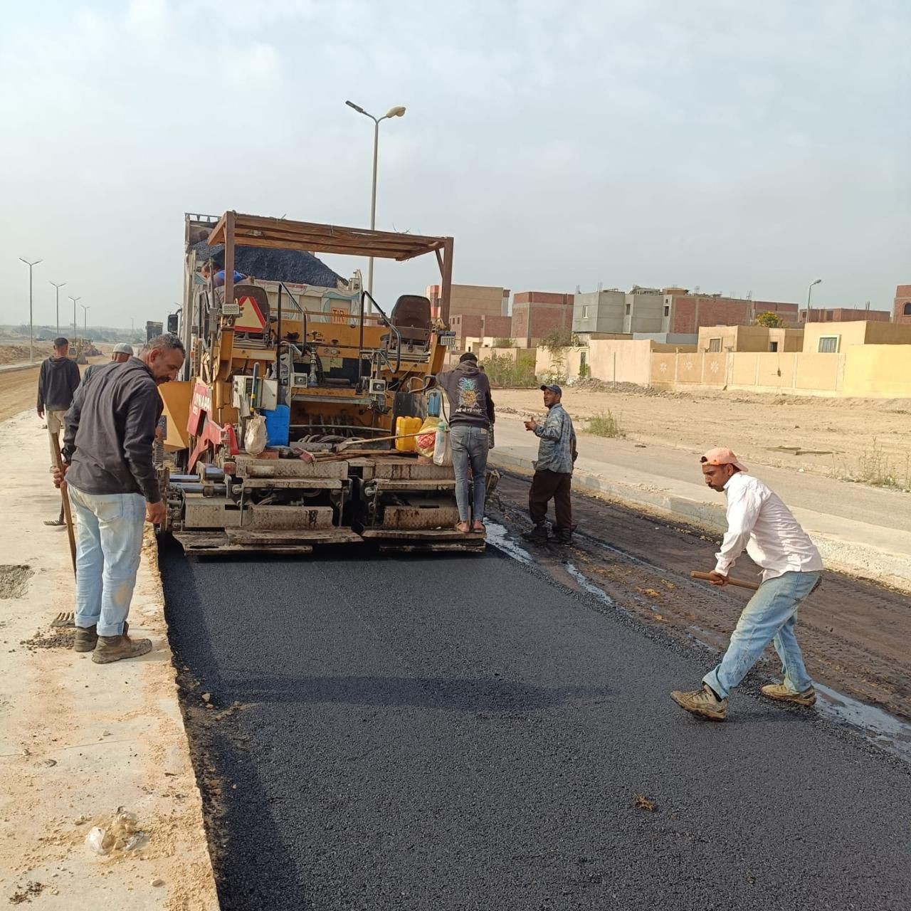 أعمال تطوير الطرق والمرافق بالمناطق الصناعية